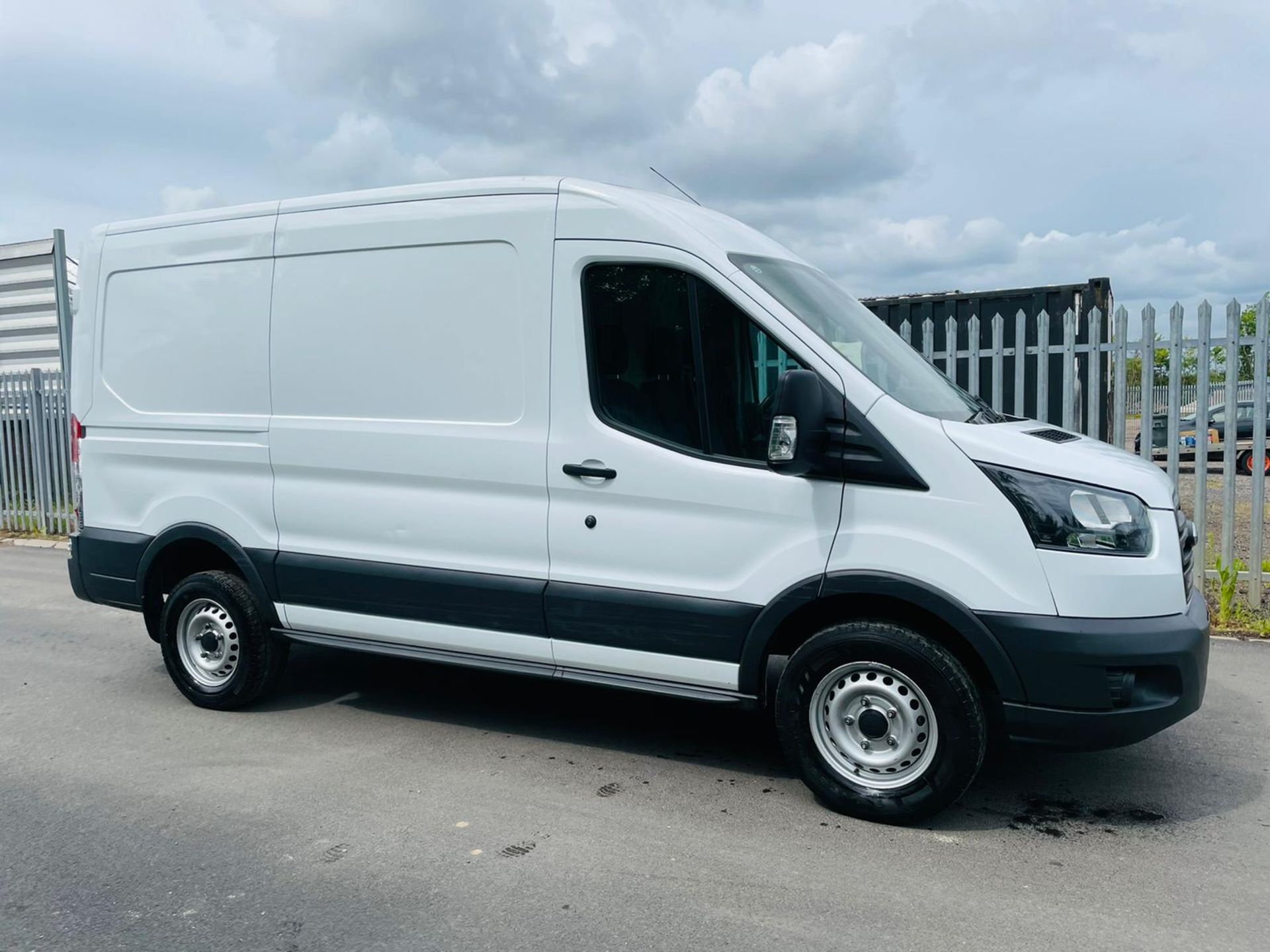 FORD TRANSIT 2.0TDCI "130" ECO-BLUE (EURO 6) PANEL VAN - 18 REG - 1 OWNER - ELEC PACK - LOOK!!! - Image 4 of 10