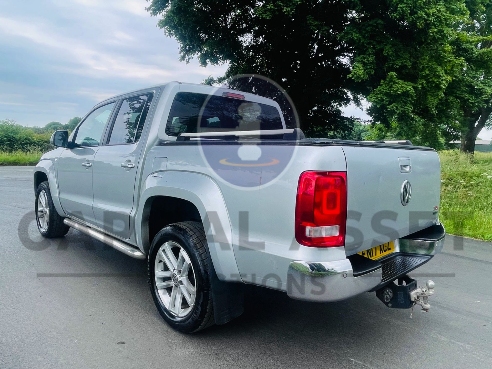 VOLKSWAGEN AMAROK *HIGHLINE* D/CAB PICK-UP (2017 - EURO 6) 4MOTION - AUTO *LEATHER & NAV* (TOP SPEC) - Image 10 of 54