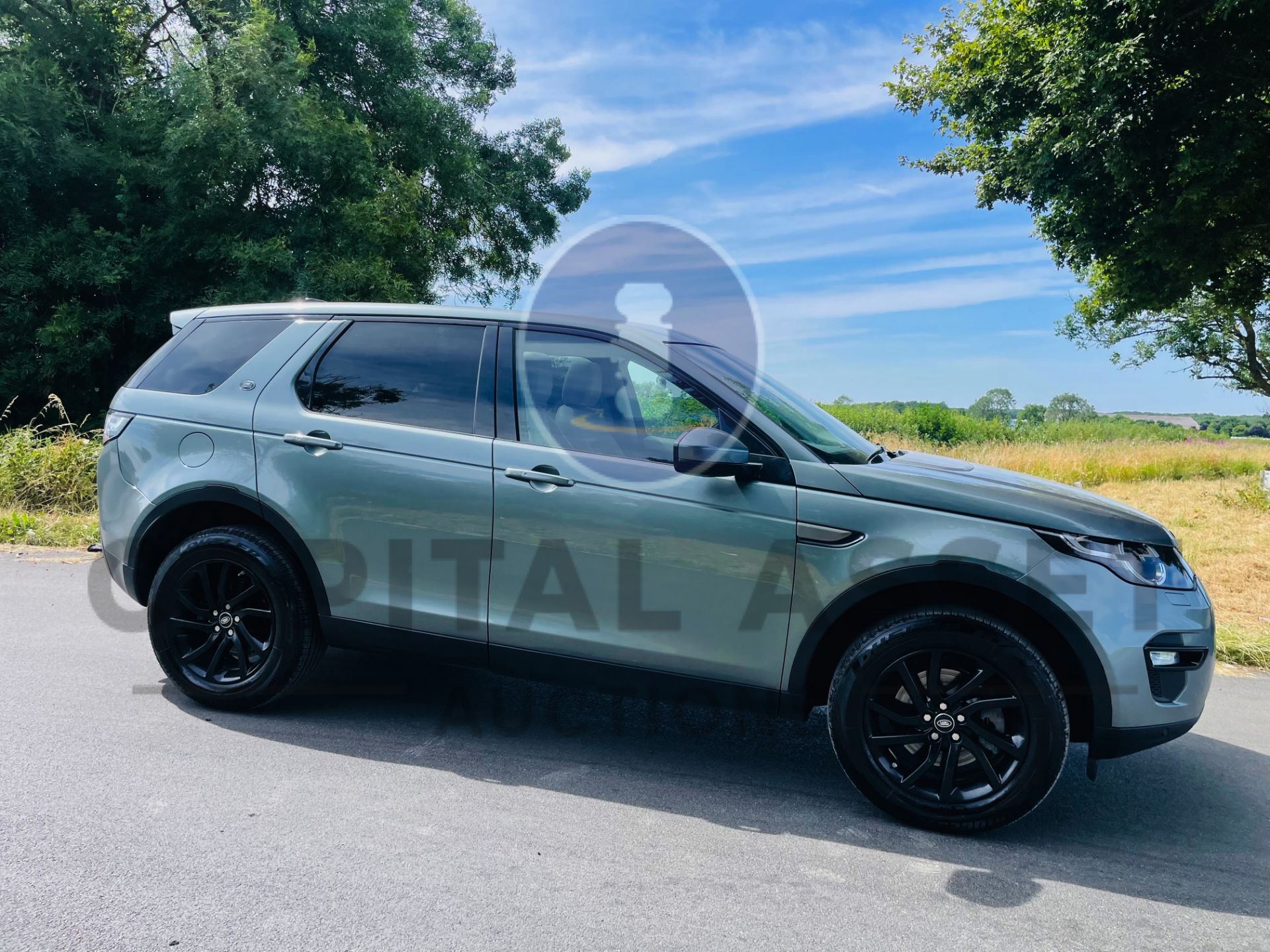 (On Sale) LAND ROVER DISCOVERY SPORT *SE TECH* SUV (2019 - EURO 6) 2.0 ED4 - STOP/START *HUGE SPEC* - Image 14 of 55