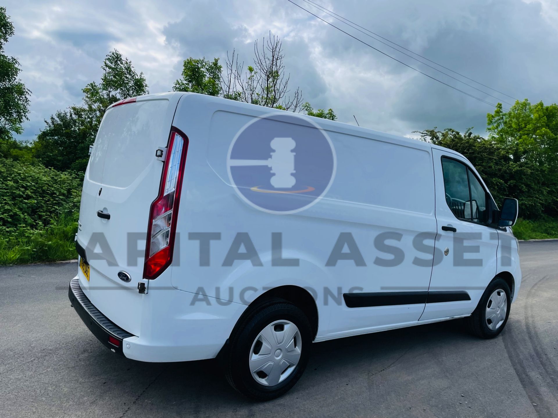 FORD TRANSIT CUSTOM 340 *TREND* LWB - PANEL VAN (2019 - EURO 6) 2.0 TDCI ECOBLUE - 6 SPEED (1 OWNER) - Image 13 of 44