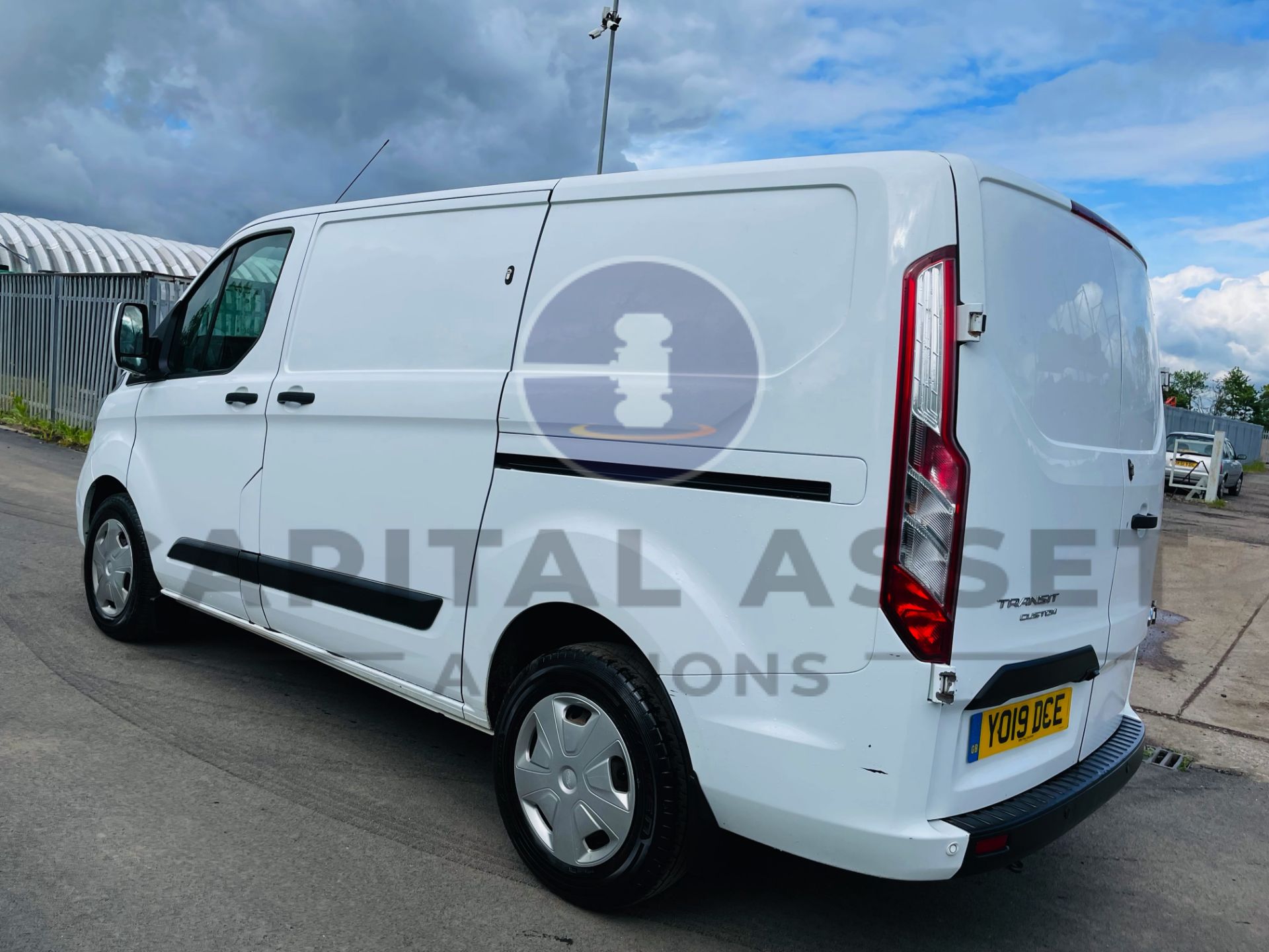 FORD TRANSIT CUSTOM 340 *TREND* LWB - PANEL VAN (2019 - EURO 6) 2.0 TDCI ECOBLUE - 6 SPEED (1 OWNER) - Image 10 of 44