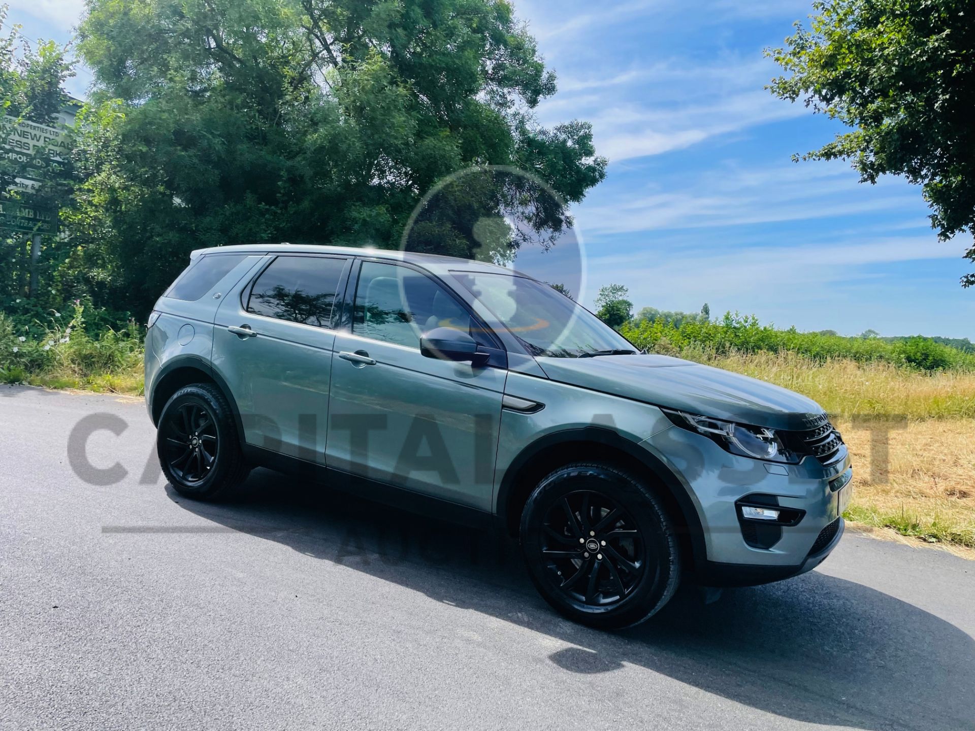 (On Sale) LAND ROVER DISCOVERY SPORT *SE TECH* SUV (2019 - EURO 6) 2.0 ED4 - STOP/START *HUGE SPEC* - Image 2 of 55