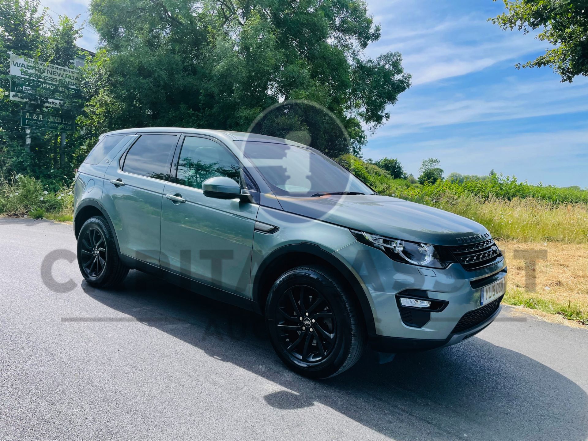 (On Sale) LAND ROVER DISCOVERY SPORT *SE TECH* SUV (2019 - EURO 6) 2.0 ED4 - STOP/START *HUGE SPEC* - Image 3 of 55