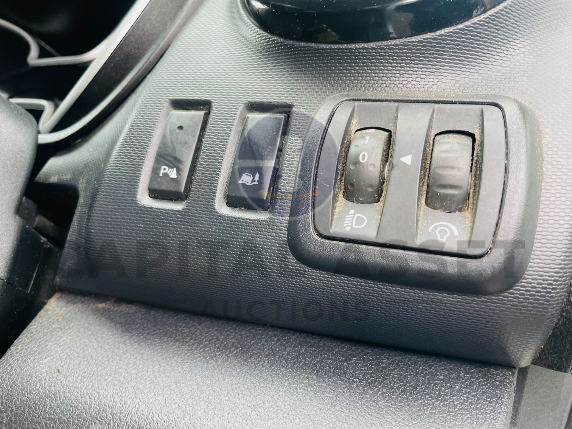 (On Sale) VAUXHALL VIVARO *SPECIAL EDITION* PANEL VAN (68 REG-EURO 6) 1.6 CDTI - 6 SPEED *A/C & NAV* - Image 38 of 43