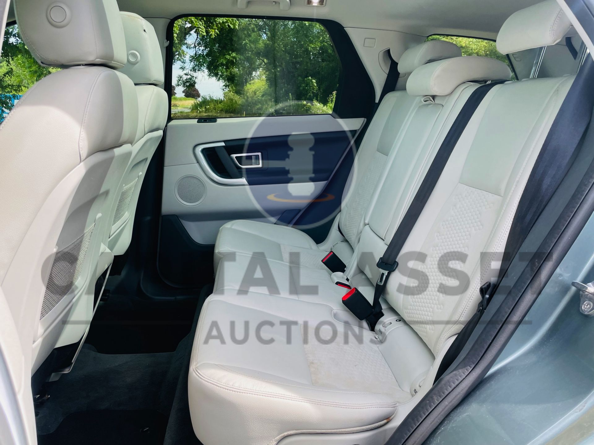 (On Sale) LAND ROVER DISCOVERY SPORT *SE TECH* SUV (2019 - EURO 6) 2.0 ED4 - STOP/START *HUGE SPEC* - Image 28 of 55