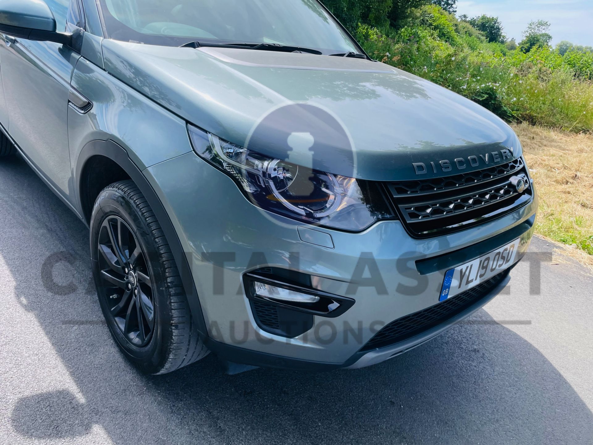 (On Sale) LAND ROVER DISCOVERY SPORT *SE TECH* SUV (2019 - EURO 6) 2.0 ED4 - STOP/START *HUGE SPEC* - Image 15 of 55