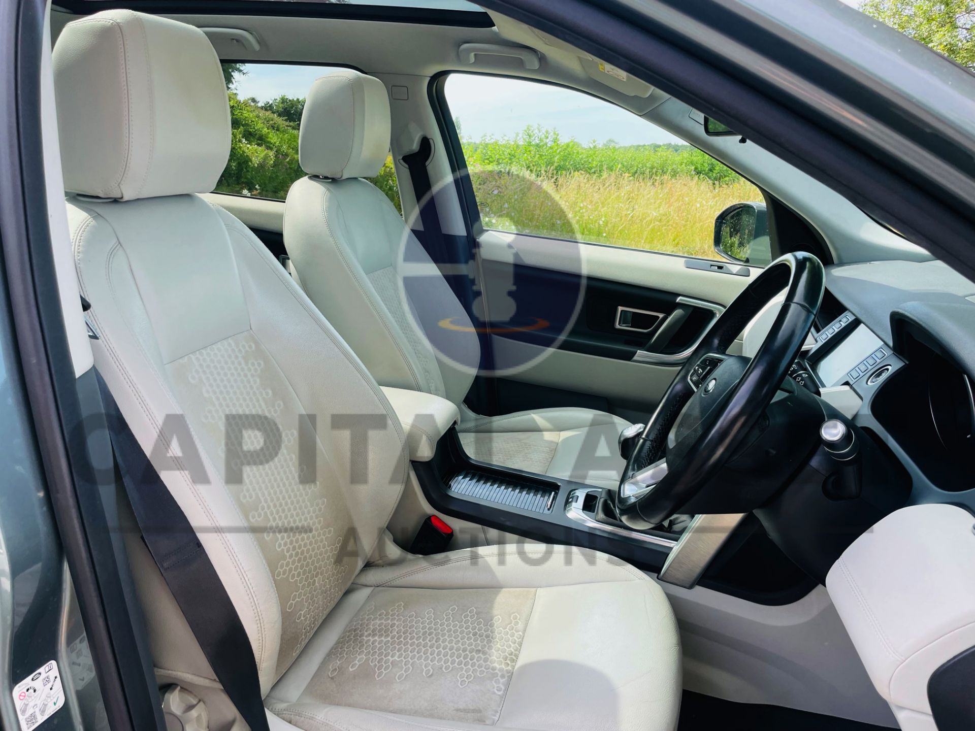 (On Sale) LAND ROVER DISCOVERY SPORT *SE TECH* SUV (2019 - EURO 6) 2.0 ED4 - STOP/START *HUGE SPEC* - Image 36 of 55