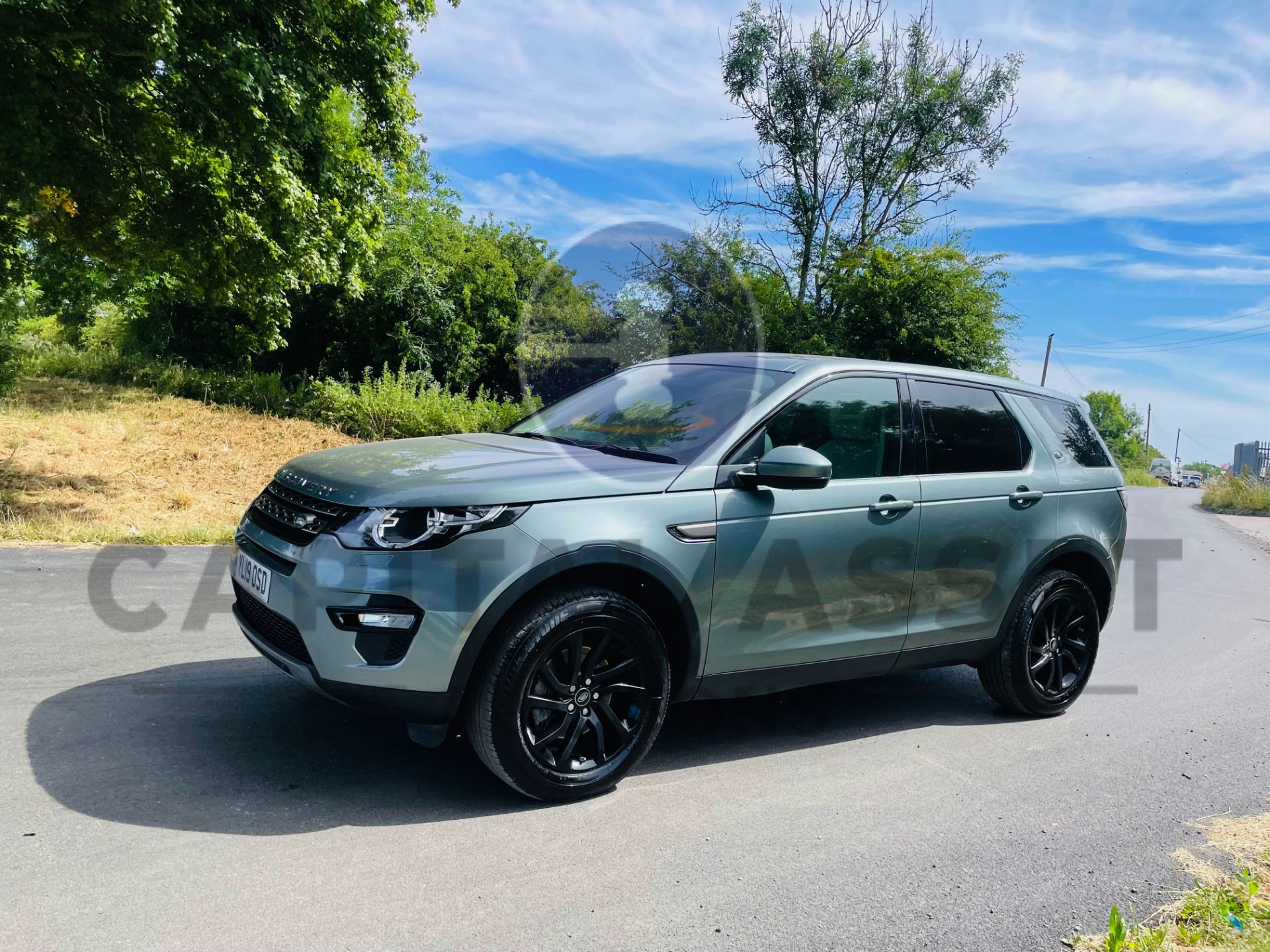 (On Sale) LAND ROVER DISCOVERY SPORT *SE TECH* SUV (2019 - EURO 6) 2.0 ED4 - STOP/START *HUGE SPEC* - Image 7 of 55