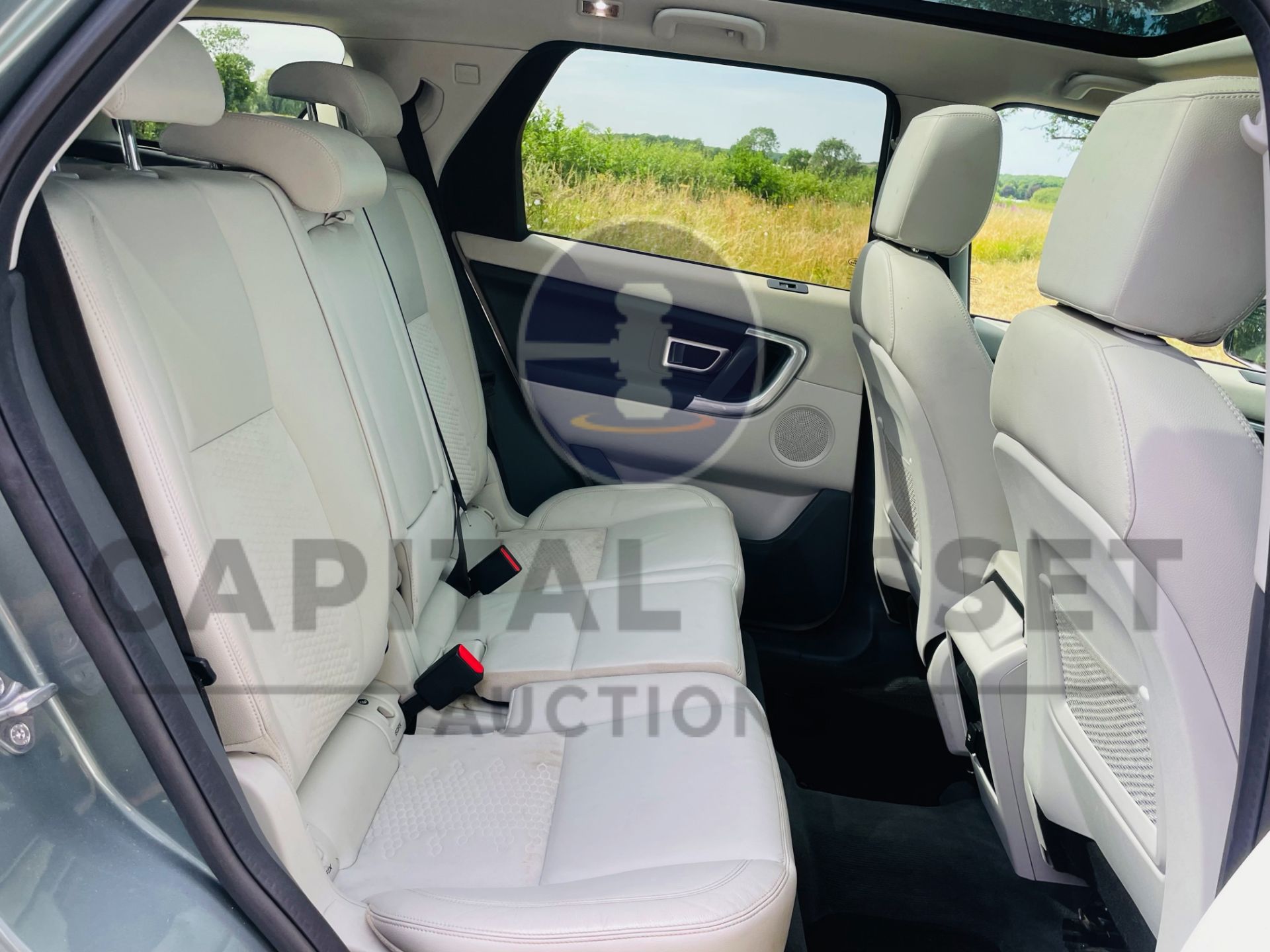 (On Sale) LAND ROVER DISCOVERY SPORT *SE TECH* SUV (2019 - EURO 6) 2.0 ED4 - STOP/START *HUGE SPEC* - Image 33 of 55