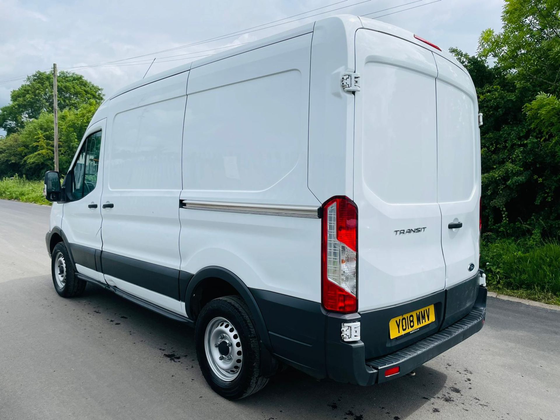 FORD TRANSIT 2.0TDCI "130" ECO-BLUE (EURO 6) PANEL VAN - 18 REG - 1 OWNER - ELEC PACK - LOOK!!! - Image 3 of 10