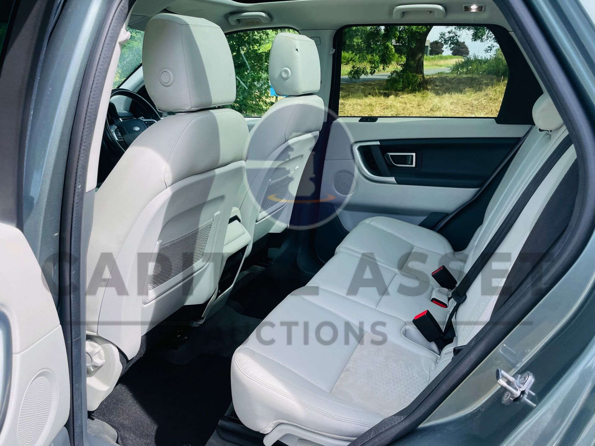 (On Sale) LAND ROVER DISCOVERY SPORT *SE TECH* SUV (2019 - EURO 6) 2.0 ED4 - STOP/START *HUGE SPEC* - Image 27 of 55