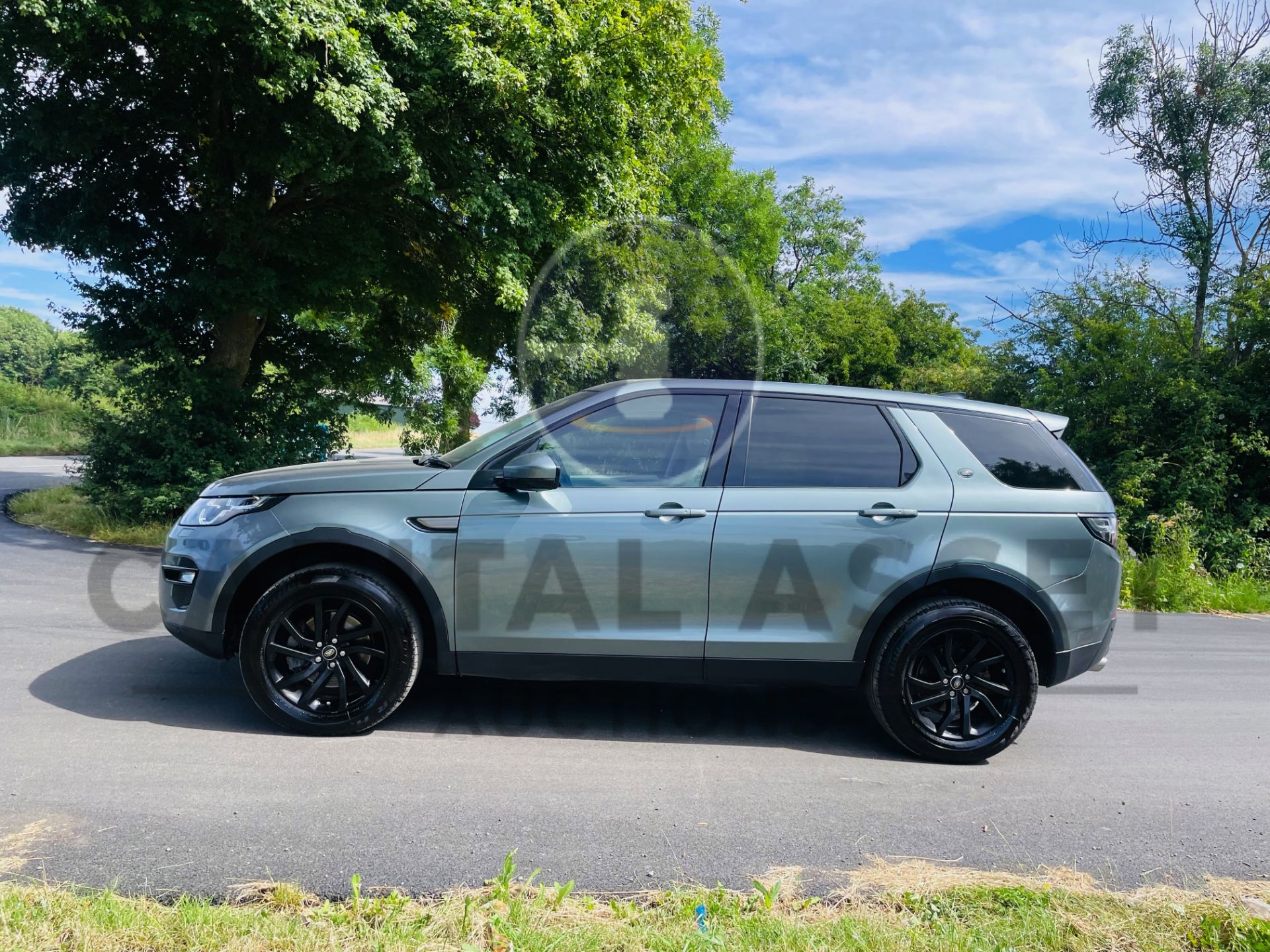 (On Sale) LAND ROVER DISCOVERY SPORT *SE TECH* SUV (2019 - EURO 6) 2.0 ED4 - STOP/START *HUGE SPEC* - Image 8 of 55