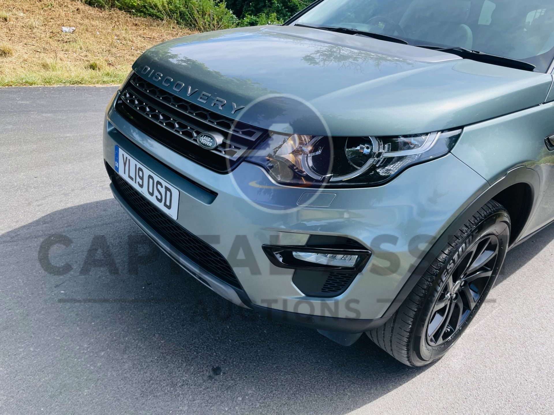 (On Sale) LAND ROVER DISCOVERY SPORT *SE TECH* SUV (2019 - EURO 6) 2.0 ED4 - STOP/START *HUGE SPEC* - Image 16 of 55