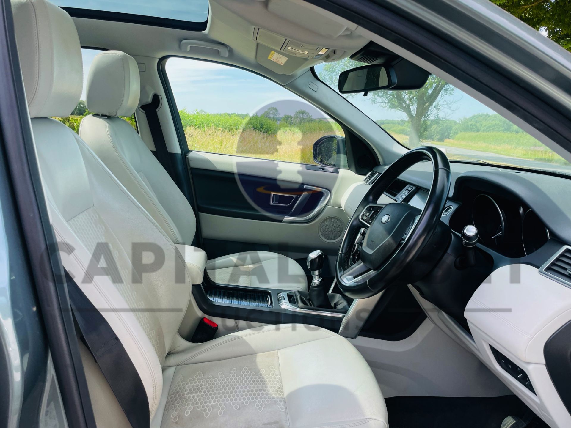 (On Sale) LAND ROVER DISCOVERY SPORT *SE TECH* SUV (2019 - EURO 6) 2.0 ED4 - STOP/START *HUGE SPEC* - Image 37 of 55