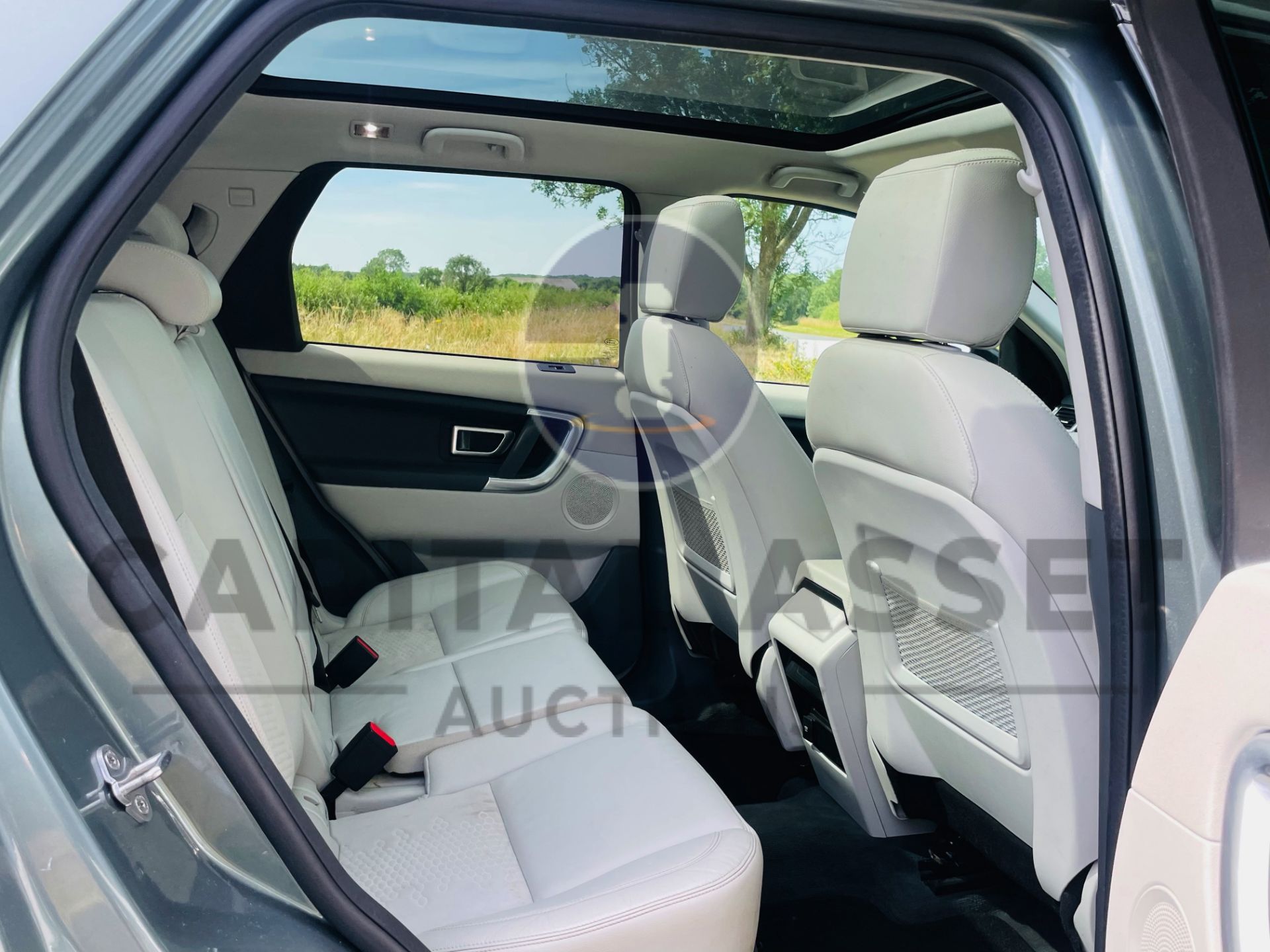 (On Sale) LAND ROVER DISCOVERY SPORT *SE TECH* SUV (2019 - EURO 6) 2.0 ED4 - STOP/START *HUGE SPEC* - Image 32 of 55