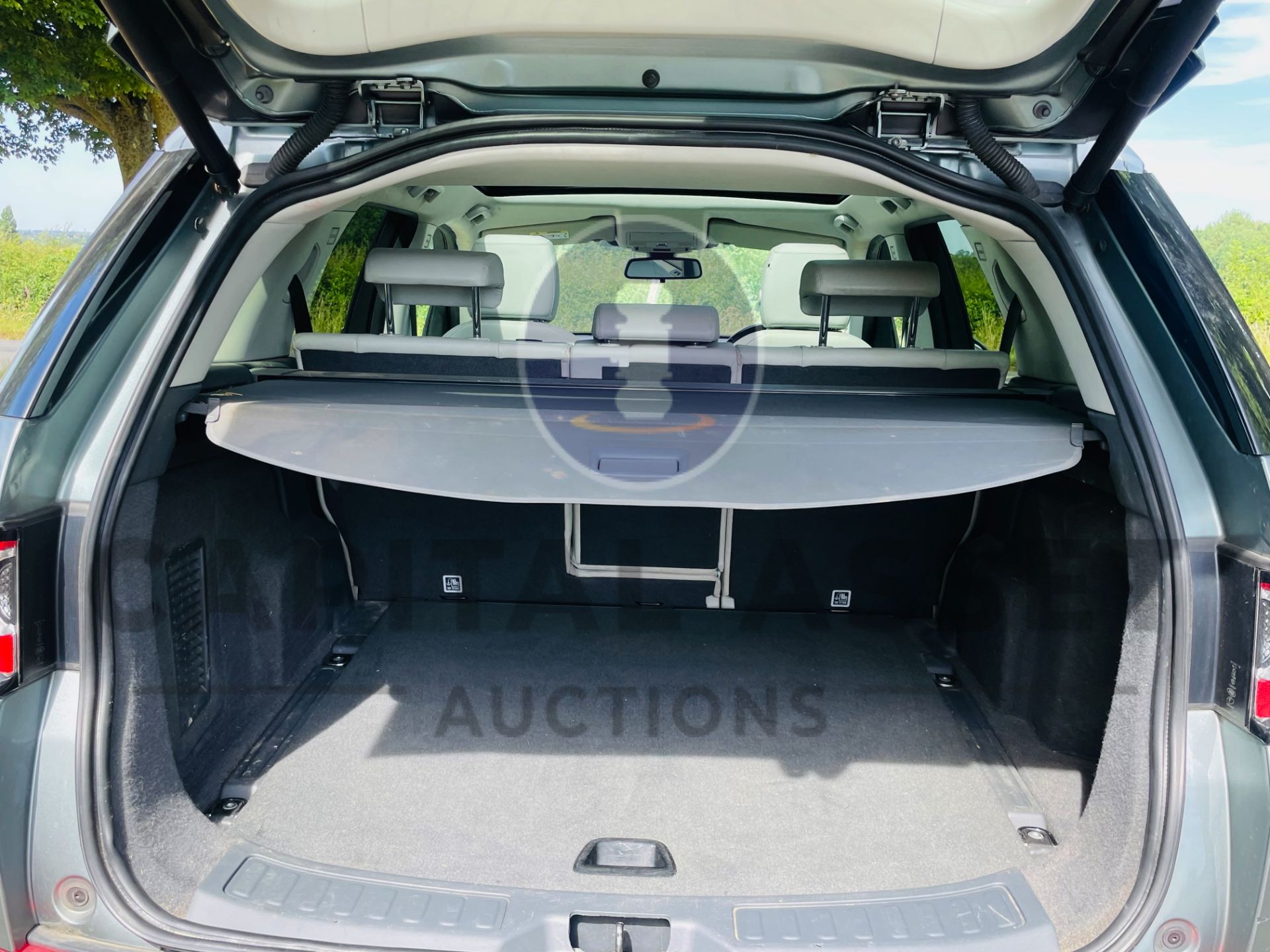 (On Sale) LAND ROVER DISCOVERY SPORT *SE TECH* SUV (2019 - EURO 6) 2.0 ED4 - STOP/START *HUGE SPEC* - Image 30 of 55