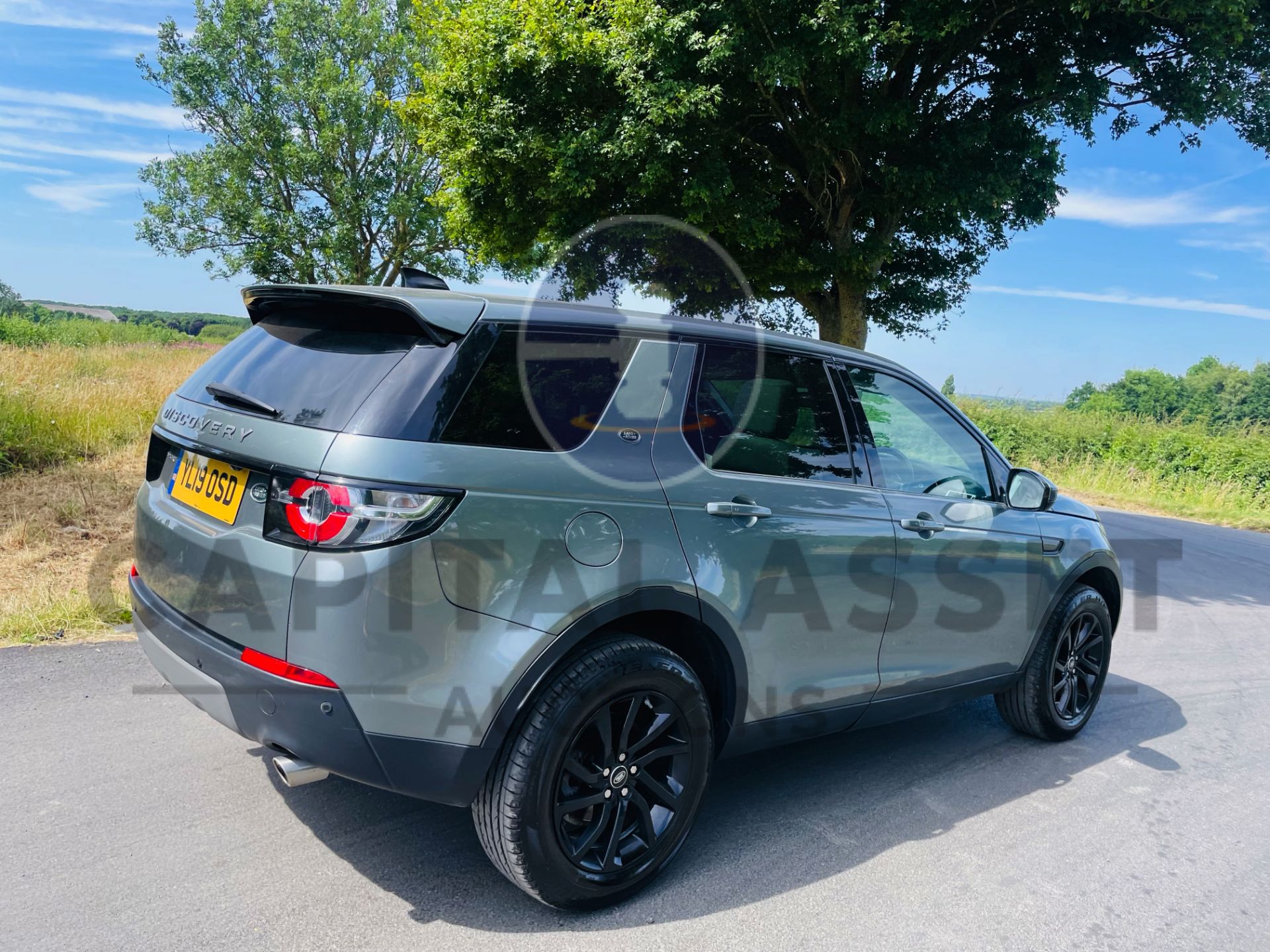 (On Sale) LAND ROVER DISCOVERY SPORT *SE TECH* SUV (2019 - EURO 6) 2.0 ED4 - STOP/START *HUGE SPEC* - Image 13 of 55