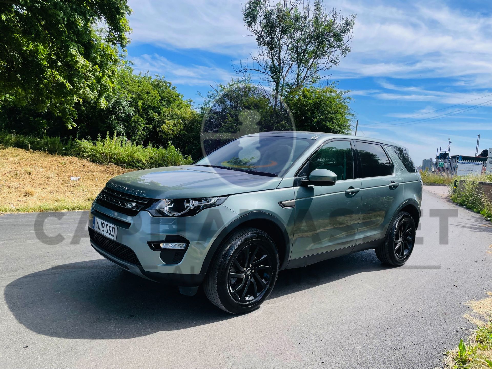 (On Sale) LAND ROVER DISCOVERY SPORT *SE TECH* SUV (2019 - EURO 6) 2.0 ED4 - STOP/START *HUGE SPEC* - Image 6 of 55