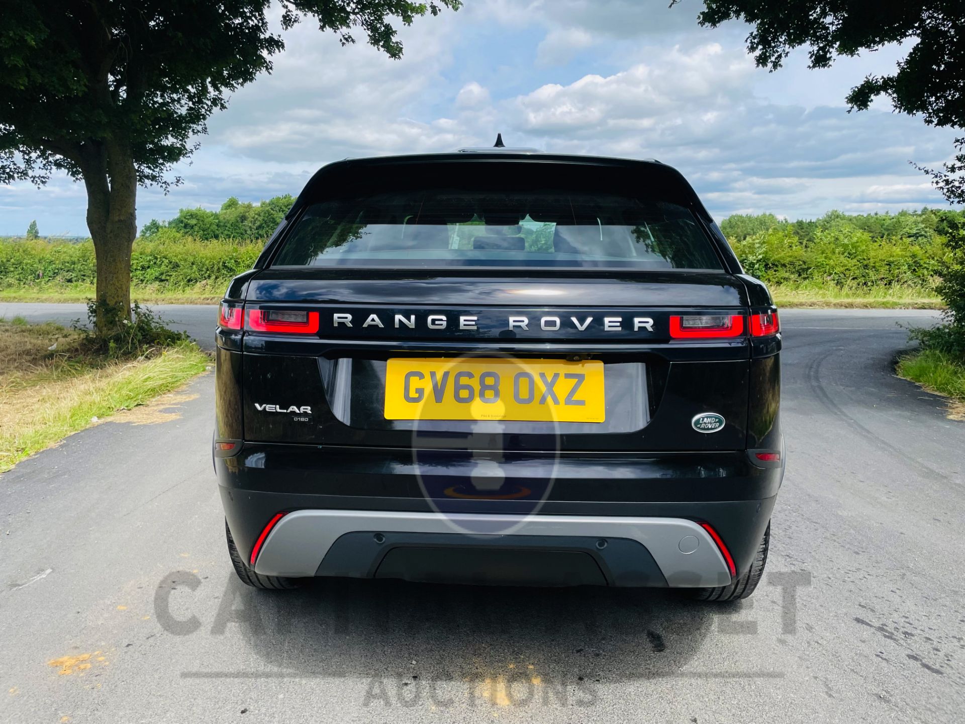 (ON SALE) RANGE ROVER VELAR 2.0D AUTO "BLACK"(2019 REG) 1 OWNER - EURO 6 - REAR CAMERA -LOW MILES - Image 10 of 28