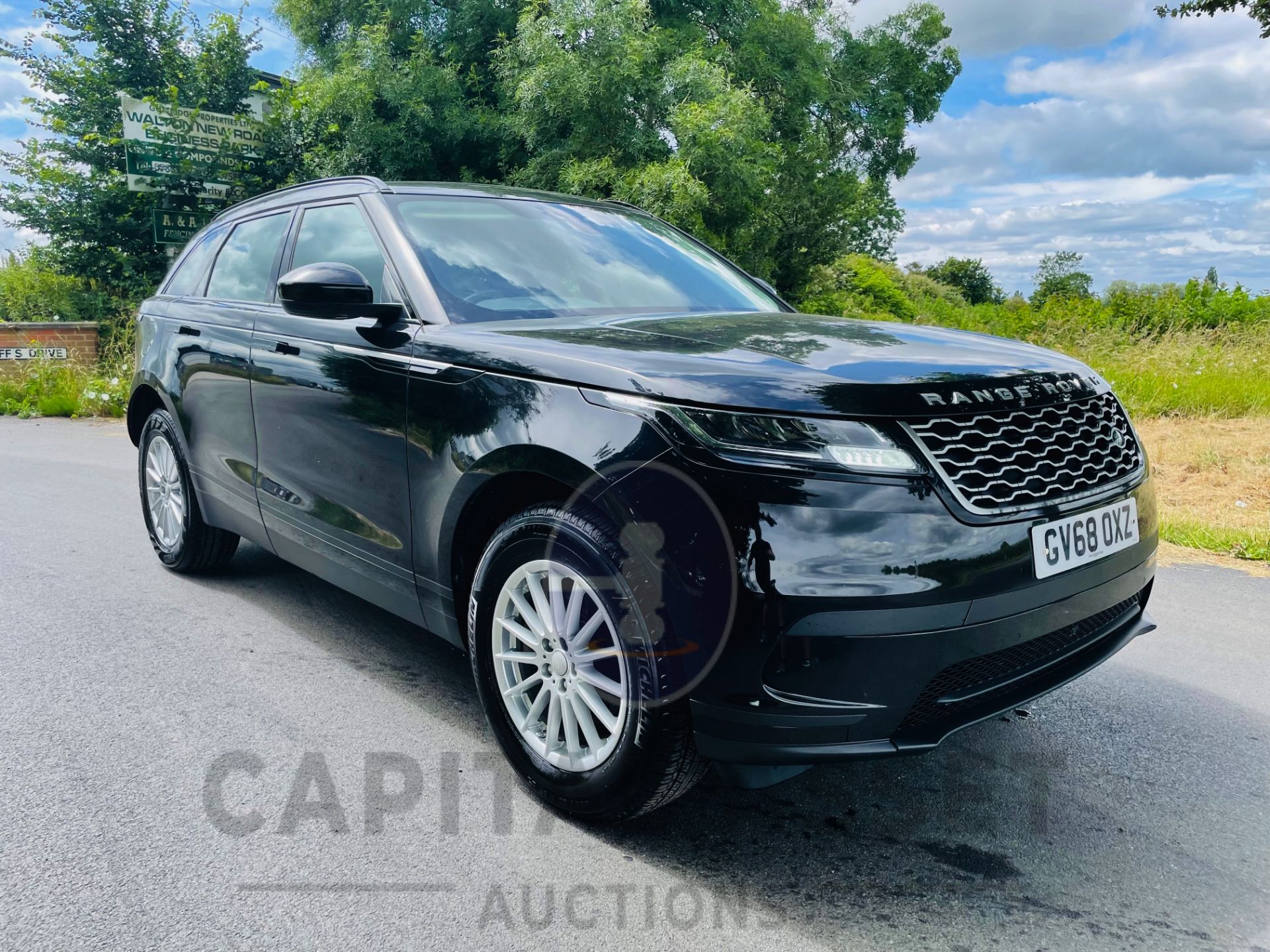 (ON SALE) RANGE ROVER VELAR 2.0D AUTO "BLACK"(2019 REG) 1 OWNER - EURO 6 - REAR CAMERA -LOW MILES - Image 5 of 28