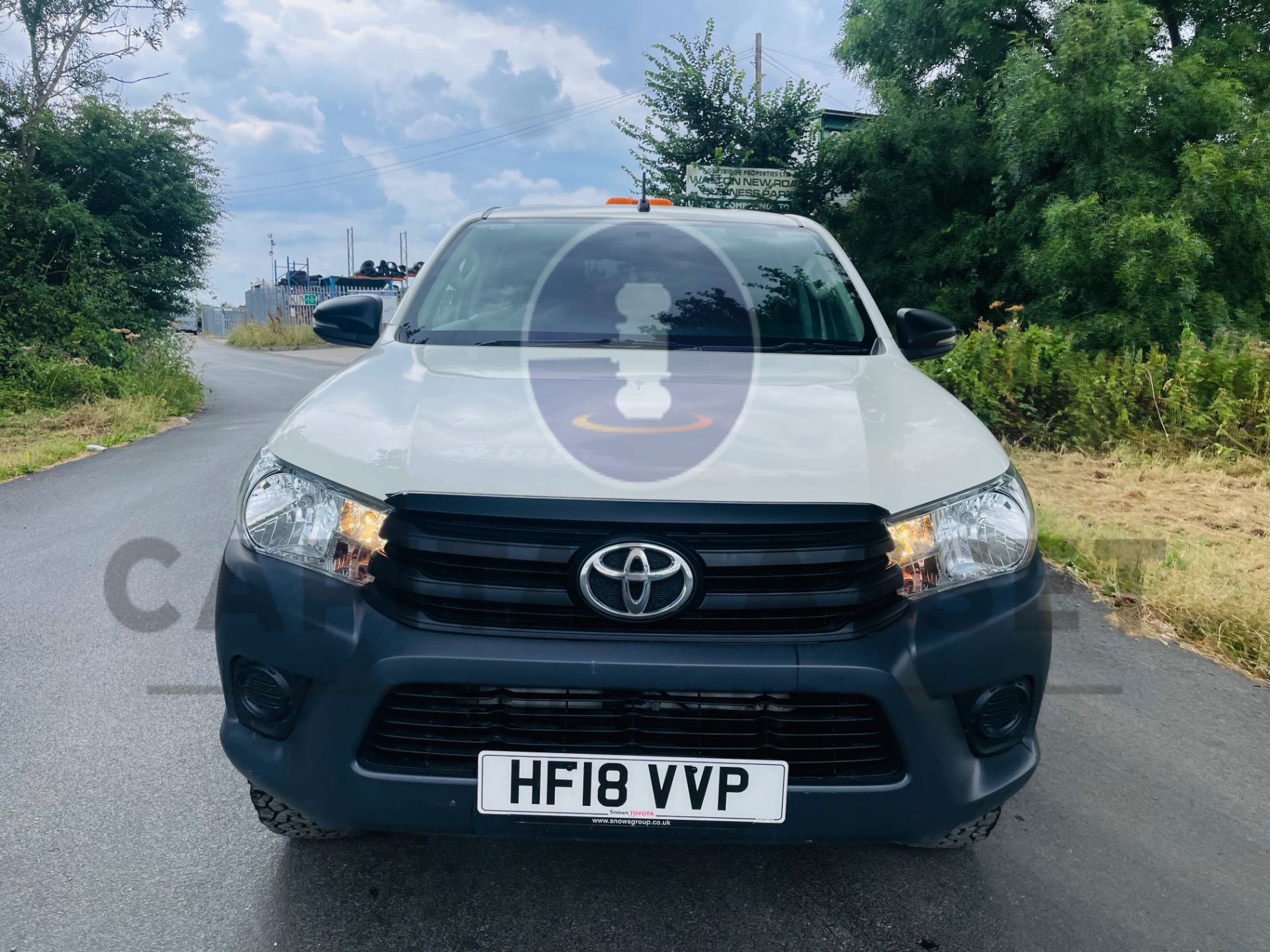 TOYOTA HILUX *DOUBLE CAB PICK-UP* (2018 - EURO 6) 2.4 D4-D - 6 SPEED (1 OWNER) *ULTRA LOW MILES* - Image 4 of 42