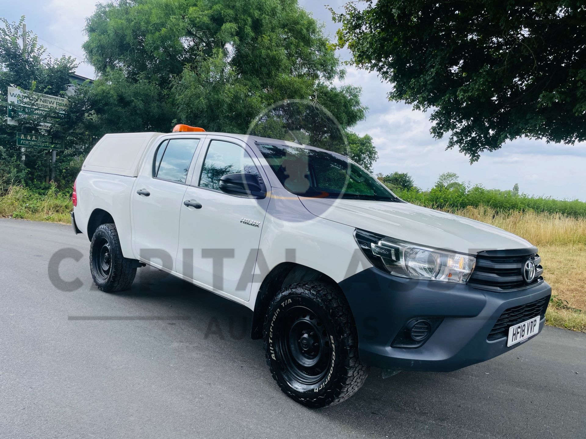 TOYOTA HILUX *DOUBLE CAB PICK-UP* (2018 - EURO 6) 2.4 D4-D - 6 SPEED (1 OWNER) *ULTRA LOW MILES* - Image 3 of 42