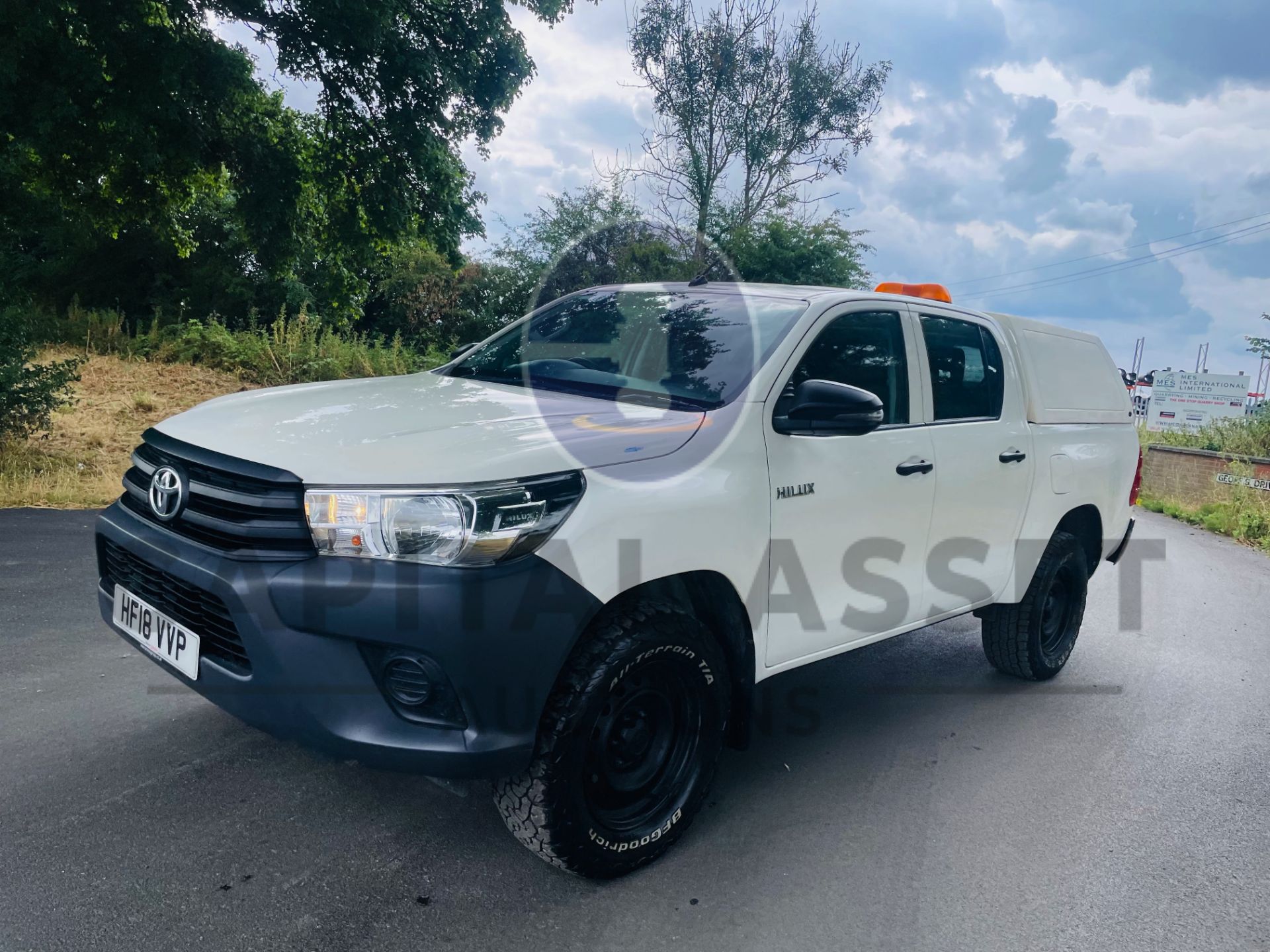 TOYOTA HILUX *DOUBLE CAB PICK-UP* (2018 - EURO 6) 2.4 D4-D - 6 SPEED (1 OWNER) *ULTRA LOW MILES* - Image 6 of 42