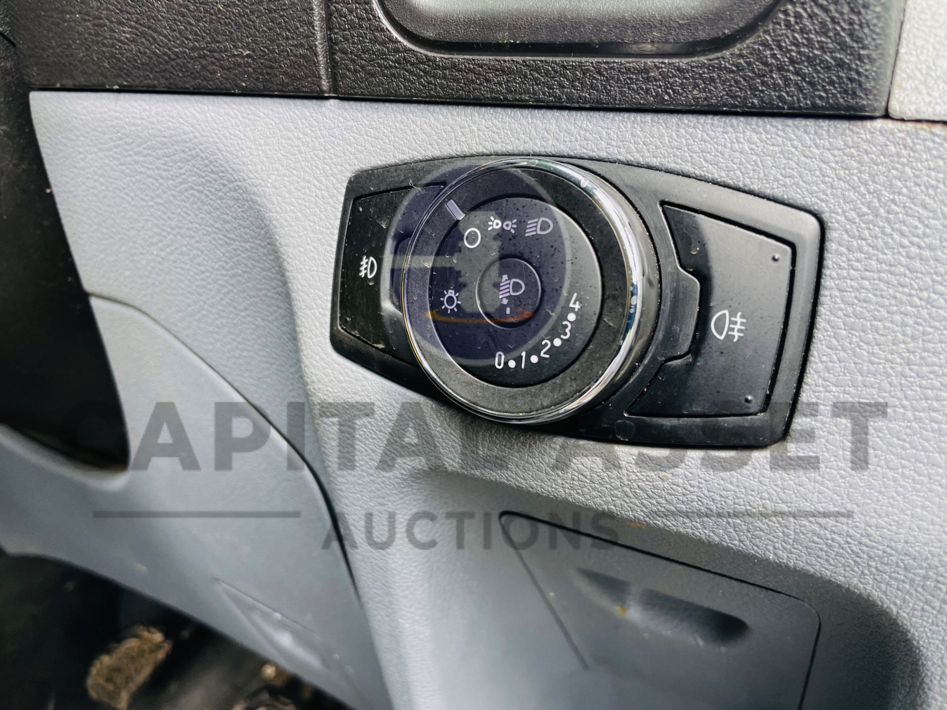 (On Sale) FORD TRANSIT *PANEL VAN* (2018 - EURO 6) 2.0 TDCI 'ECOBLUE' (1 OWNER) *AIR CON & NAV* - Image 27 of 43