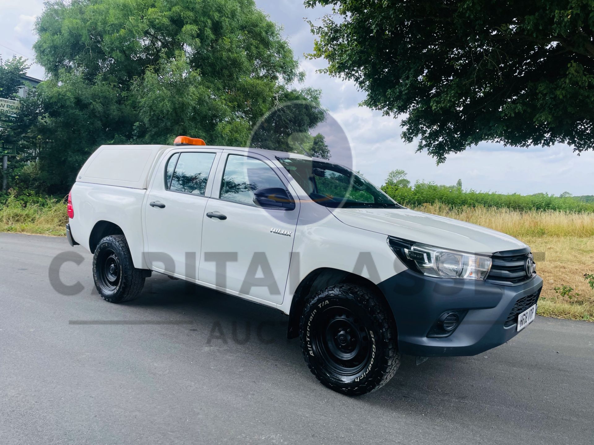 TOYOTA HILUX *DOUBLE CAB PICK-UP* (2018 - EURO 6) 2.4 D4-D - 6 SPEED (1 OWNER) *ULTRA LOW MILES* - Image 2 of 42