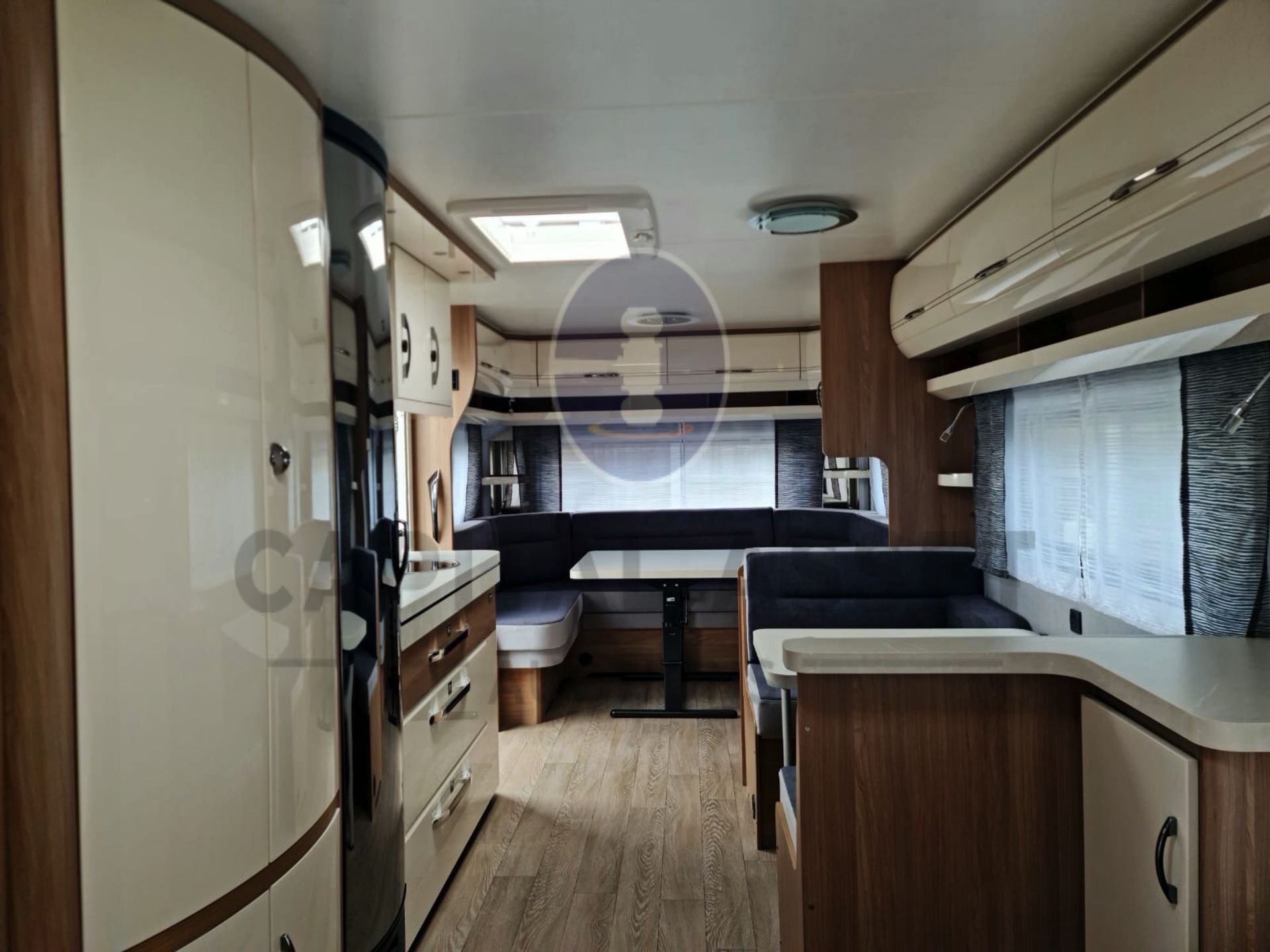 HOBBY EXCELLENT 650 UMFe (BRAND NEW-2022) 5 BERTH LUXURY TOURING CARAVAN-FIXED END BEDROOM (NO VAT) - Image 5 of 11