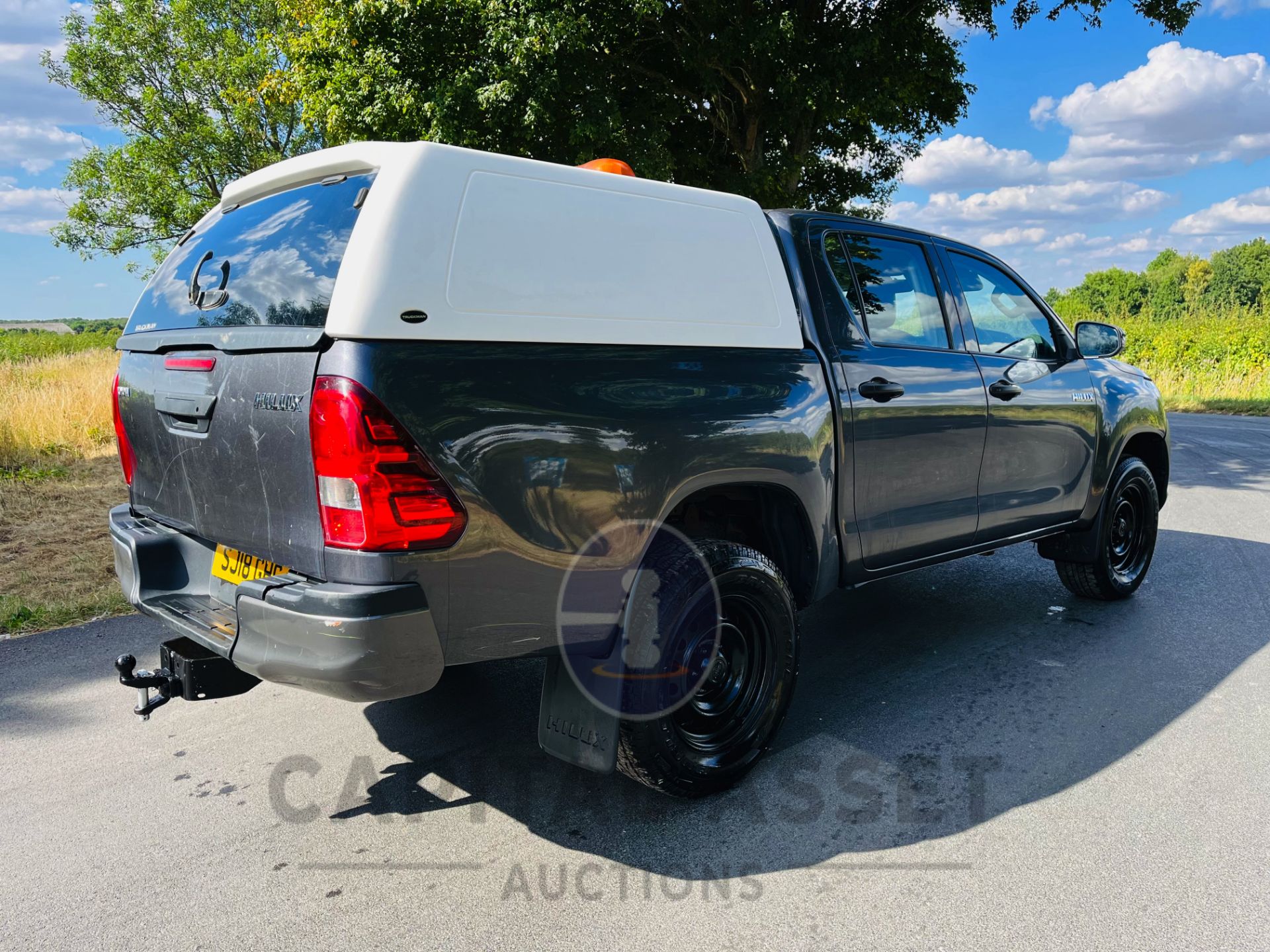 TOYOTA HILUX 2.4 D-4D ACTIVE D/C PICK UP (18 REG) 1 OWNER -AIR CON -ELEC PACK *EURO 6* AD BLUE MODEL - Image 11 of 24