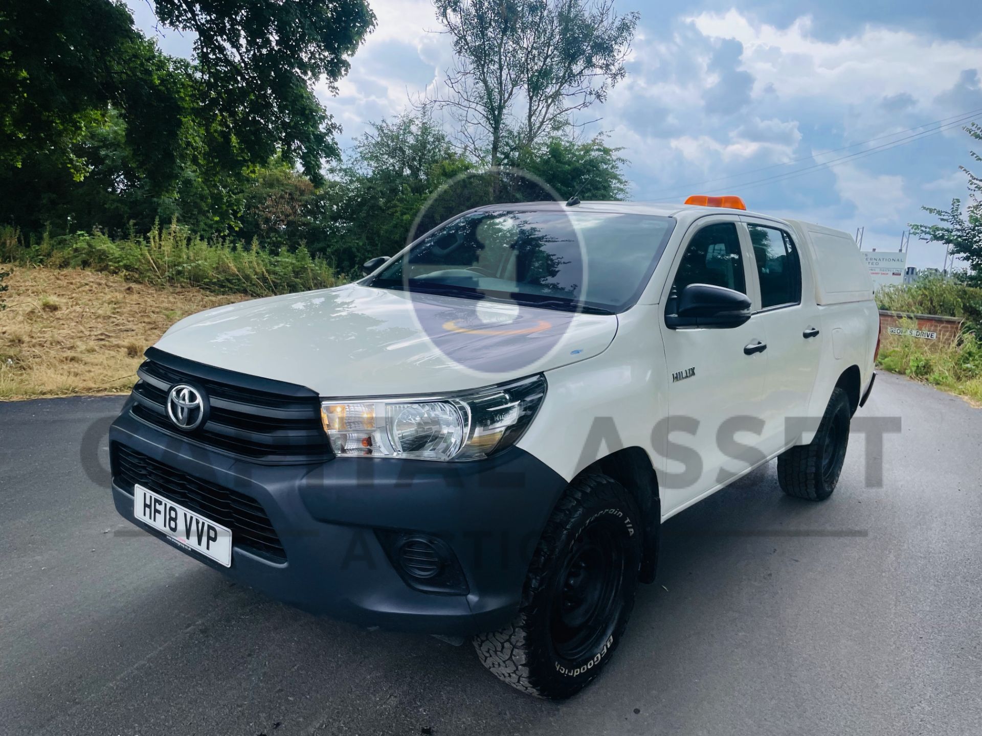 TOYOTA HILUX *DOUBLE CAB PICK-UP* (2018 - EURO 6) 2.4 D4-D - 6 SPEED (1 OWNER) *ULTRA LOW MILES* - Image 2 of 40
