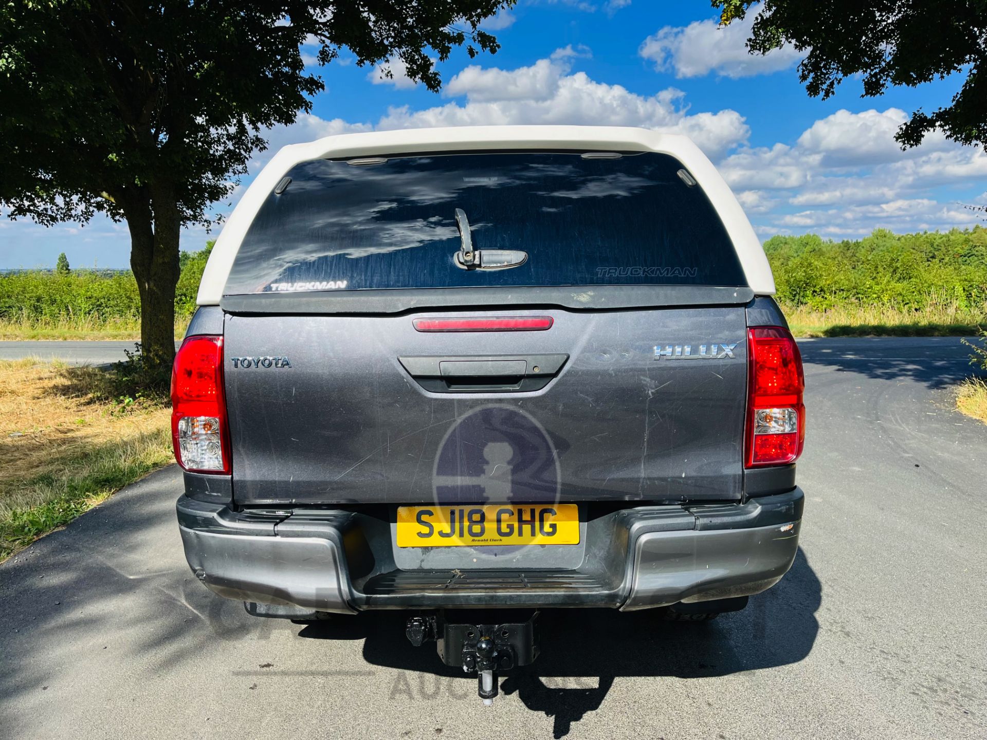 TOYOTA HILUX 2.4 D-4D ACTIVE D/C PICK UP (18 REG) 1 OWNER -AIR CON -ELEC PACK *EURO 6* AD BLUE MODEL - Image 10 of 24