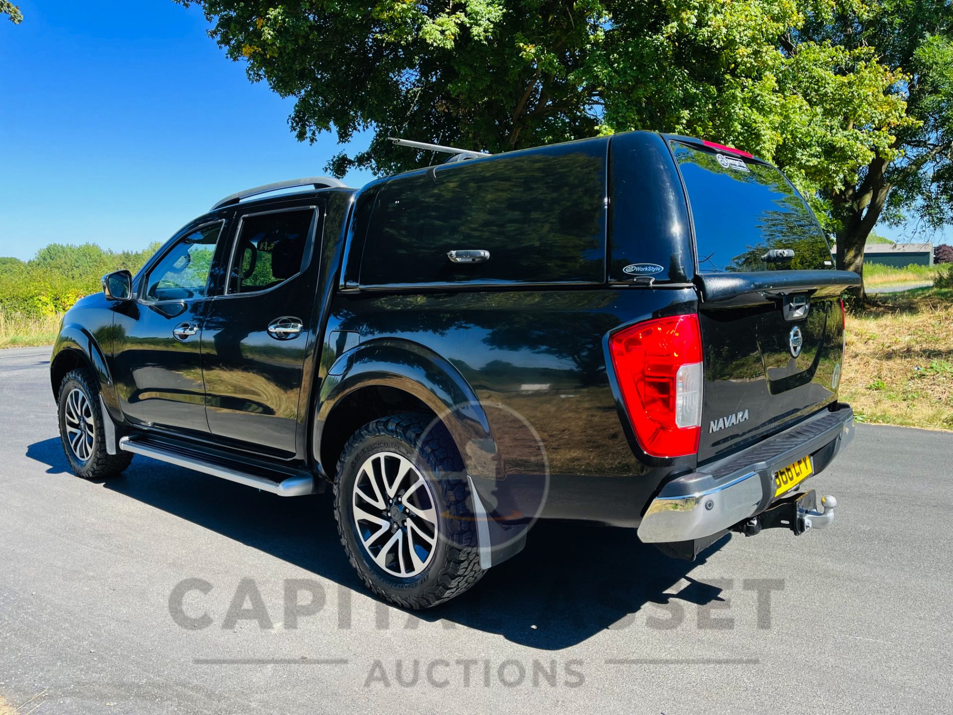 NISSAN NAVARA 2.3DCI AUTO "TEKNA" D/C PICK UP (2017 MODEL) EURO 6 - SAT NAV - REAR CAMERA - LEATHER - Image 9 of 31