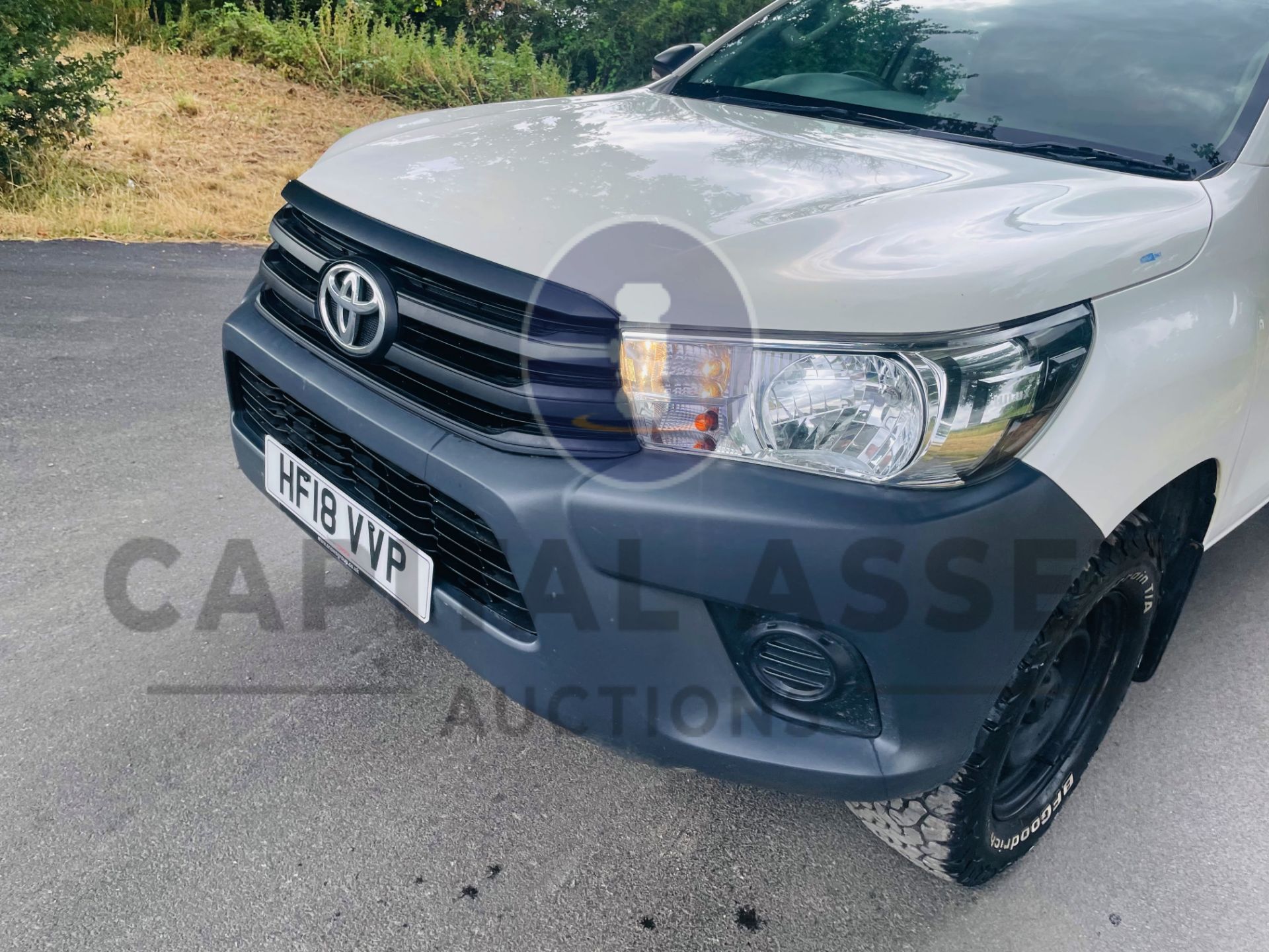 TOYOTA HILUX *DOUBLE CAB PICK-UP* (2018 - EURO 6) 2.4 D4-D - 6 SPEED (1 OWNER) *ULTRA LOW MILES* - Image 16 of 40