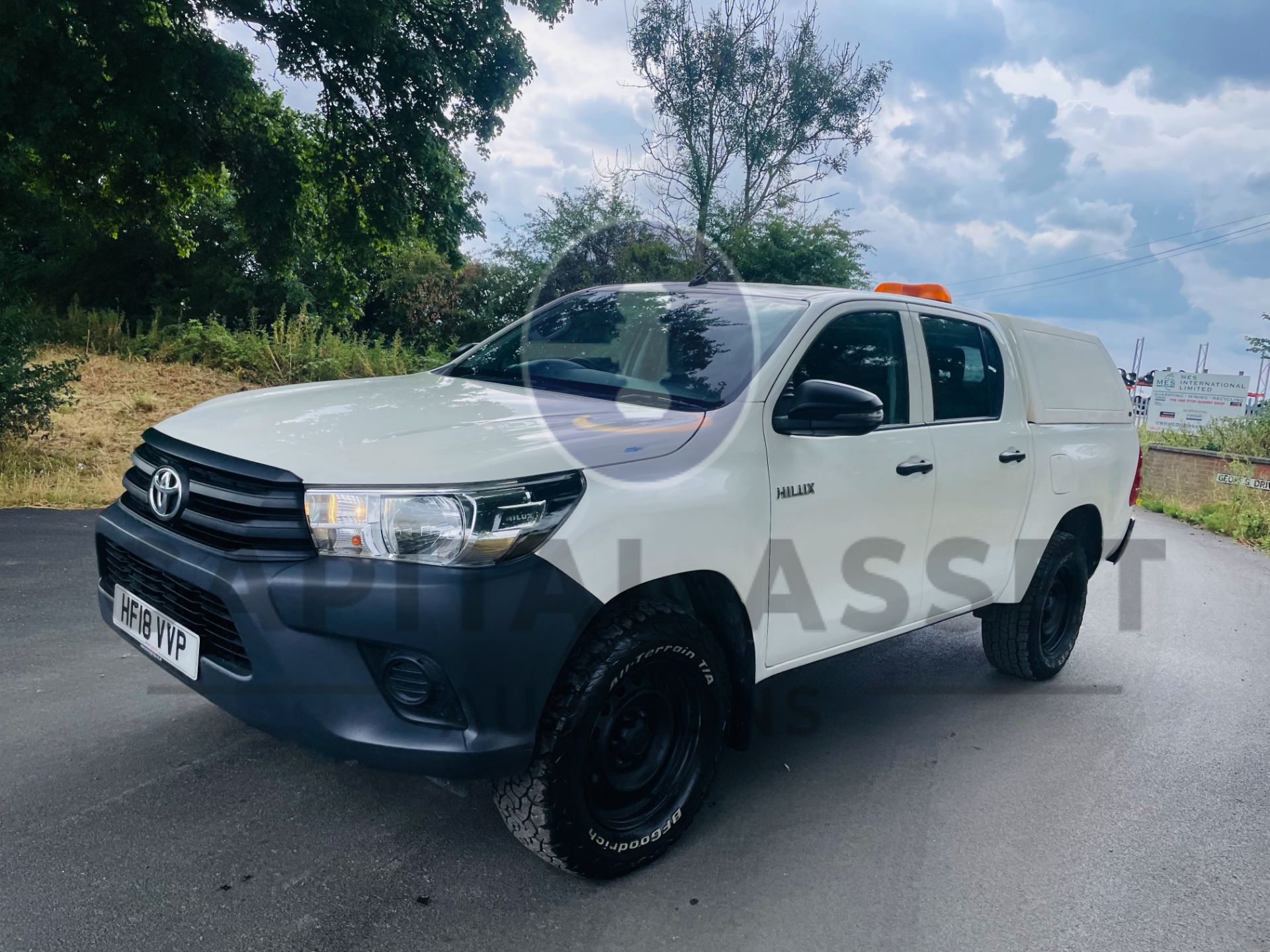 TOYOTA HILUX *DOUBLE CAB PICK-UP* (2018 - EURO 6) 2.4 D4-D - 6 SPEED (1 OWNER) *ULTRA LOW MILES* - Image 3 of 40