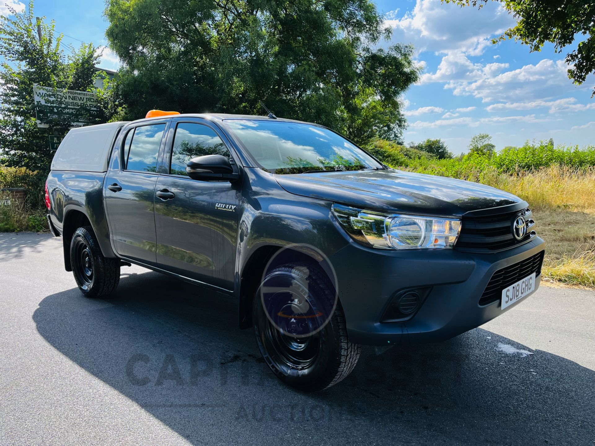 TOYOTA HILUX 2.4 D-4D ACTIVE D/C PICK UP (18 REG) 1 OWNER -AIR CON -ELEC PACK *EURO 6* AD BLUE MODEL - Image 3 of 24