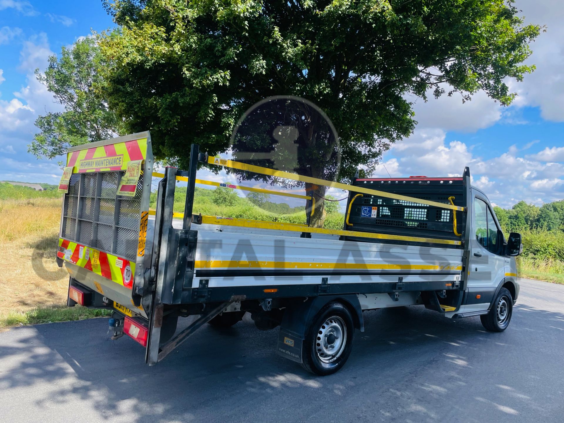 (On Sale) FORD TRANSIT T350 *XLWB DROPSIDE* (2019 - EURO 6) 2.0 TDCI 'ECOBLUE' - 6 SPEED *1 OWNER* - Image 13 of 46