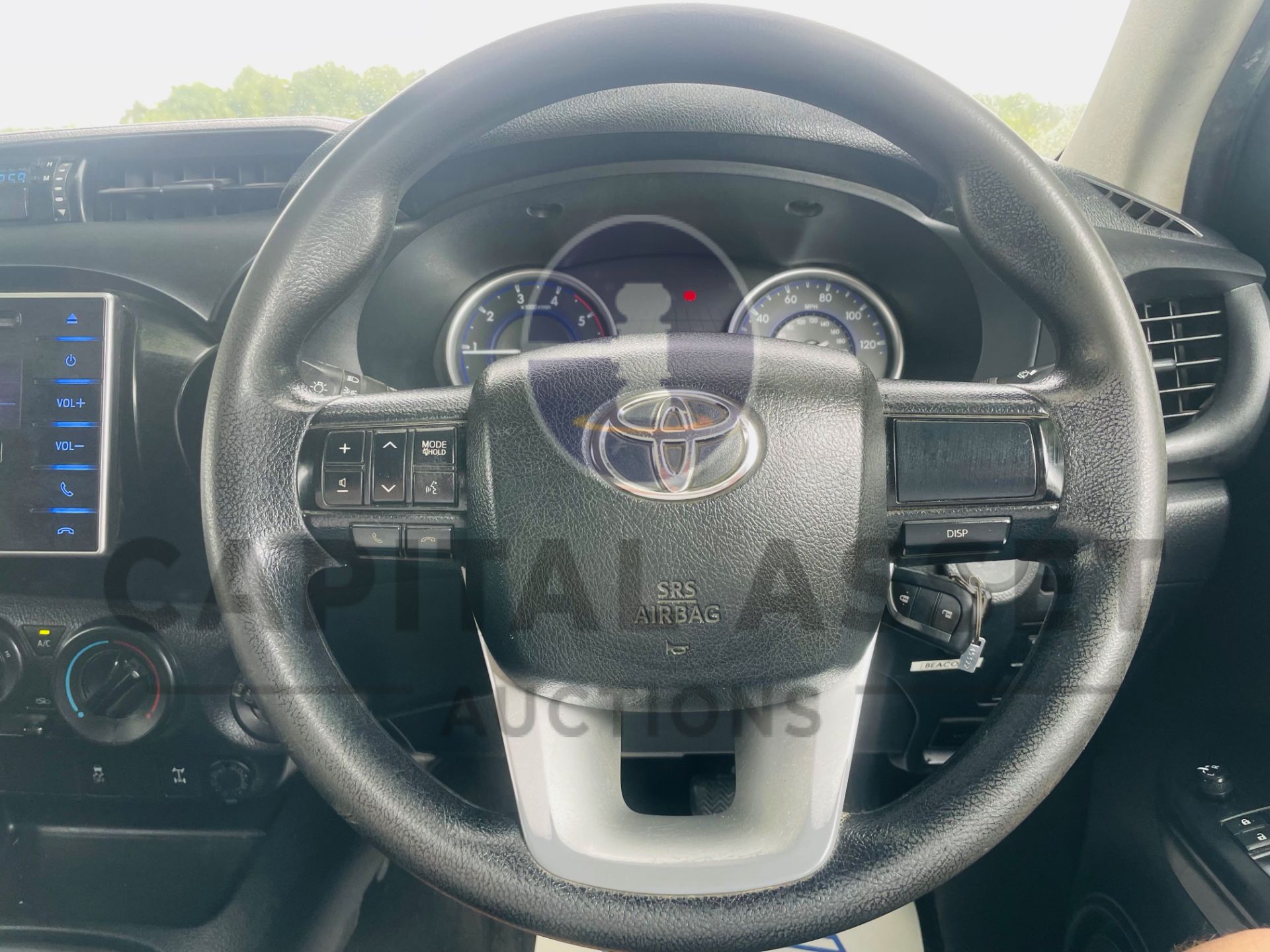 TOYOTA HILUX *DOUBLE CAB PICK-UP* (2018 - EURO 6) 2.4 D4-D - 6 SPEED (1 OWNER) *ULTRA LOW MILES* - Image 39 of 40