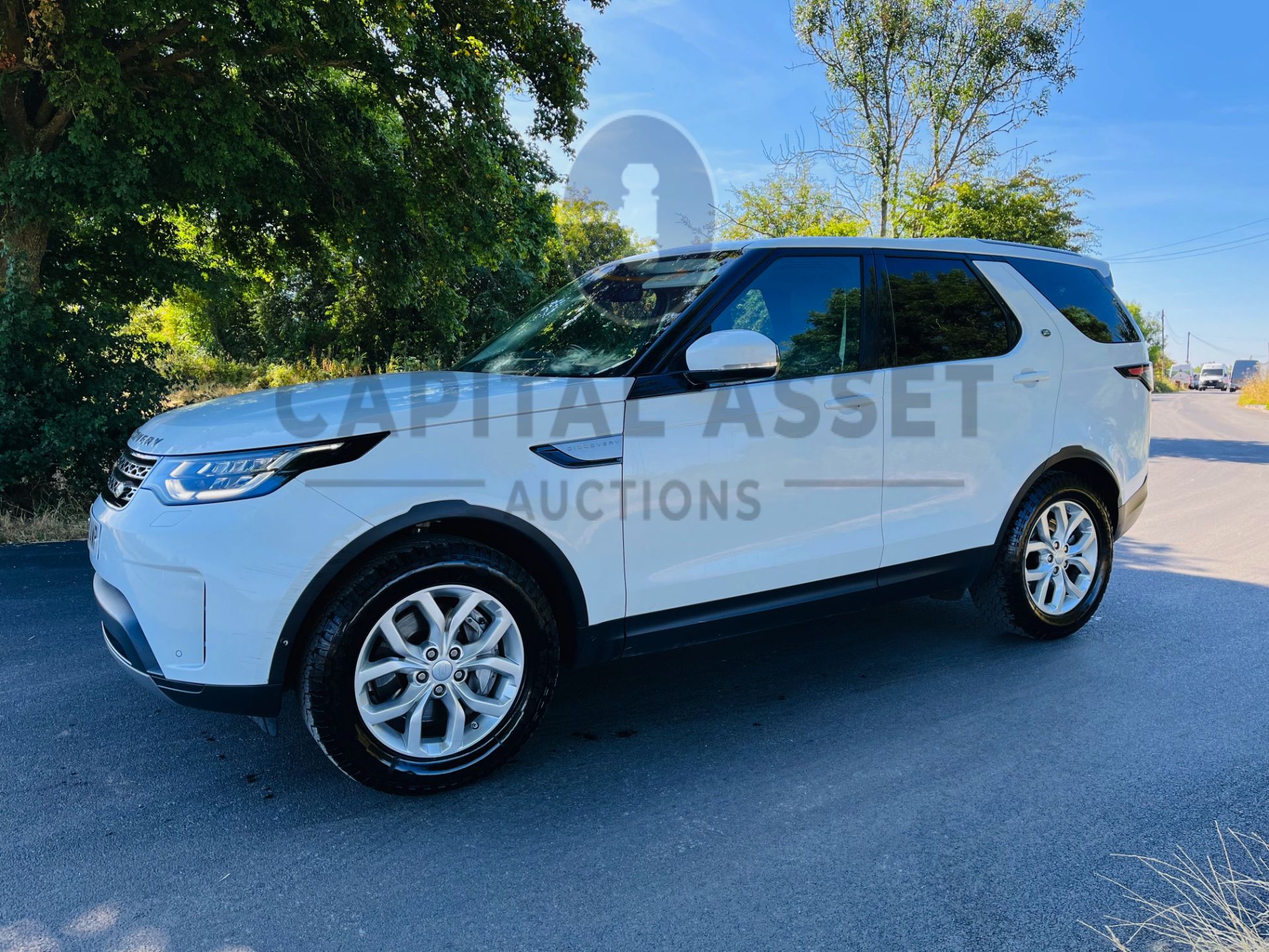 LANDROVER DISCOVERY 3.0SDV6 SE AUTO (20 REG) MASSIVE SPEC-SAT NAV-BLACK LEATHER-1 OWNER FSH (NO VAT) - Image 7 of 34