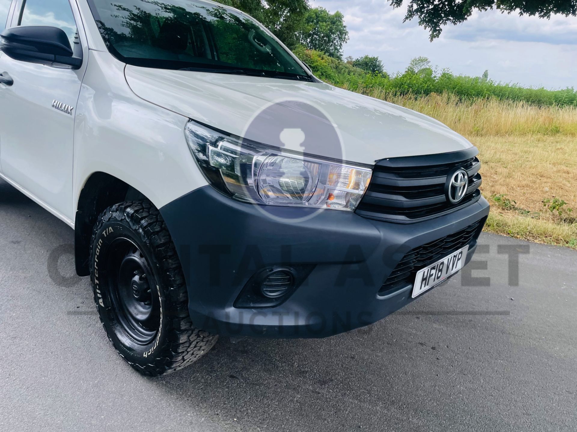 TOYOTA HILUX *DOUBLE CAB PICK-UP* (2018 - EURO 6) 2.4 D4-D - 6 SPEED (1 OWNER) *ULTRA LOW MILES* - Image 15 of 40