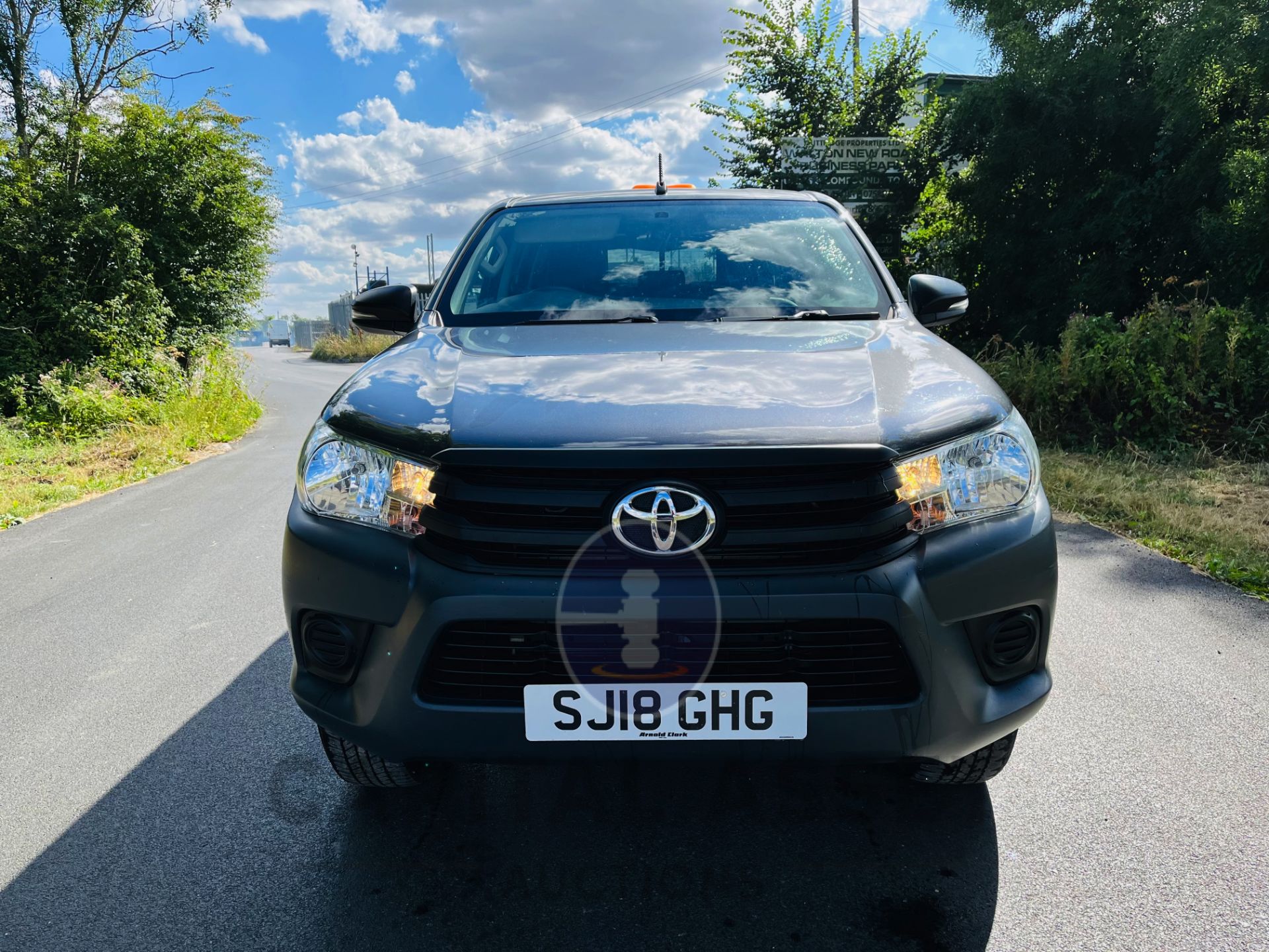 TOYOTA HILUX 2.4 D-4D ACTIVE D/C PICK UP (18 REG) 1 OWNER -AIR CON -ELEC PACK *EURO 6* AD BLUE MODEL - Image 4 of 24