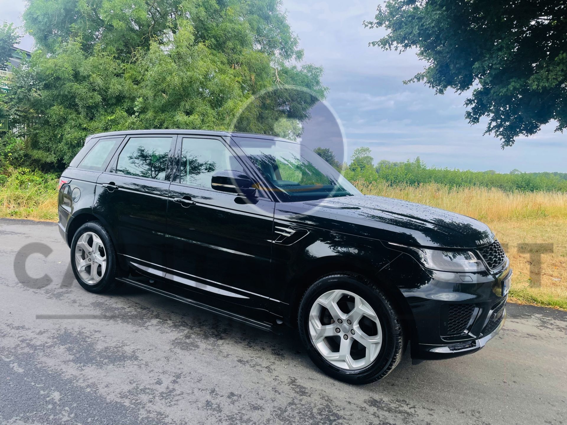 RANGE ROVER SPORT *HSE EDITION* SUV (2018 - NEW MODEL) EURO 6 DIESEL - 8 SPEED AUTOMATIC *HUGE SPEC* - Image 2 of 60