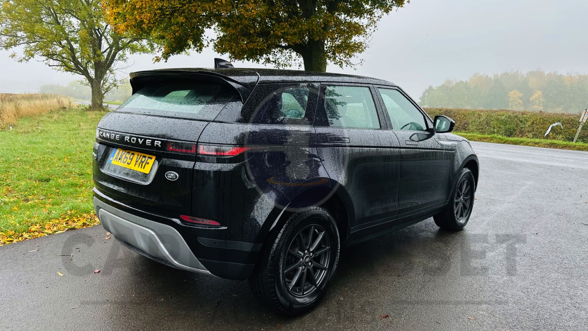 RANGE ROVER EVOQUE SUV (2020 -NEW MODEL) 2.0 DIESEL - EURO 6 (1 OWNER) *HUGE SPEC* ONLY 10,000 MILES - Image 12 of 50