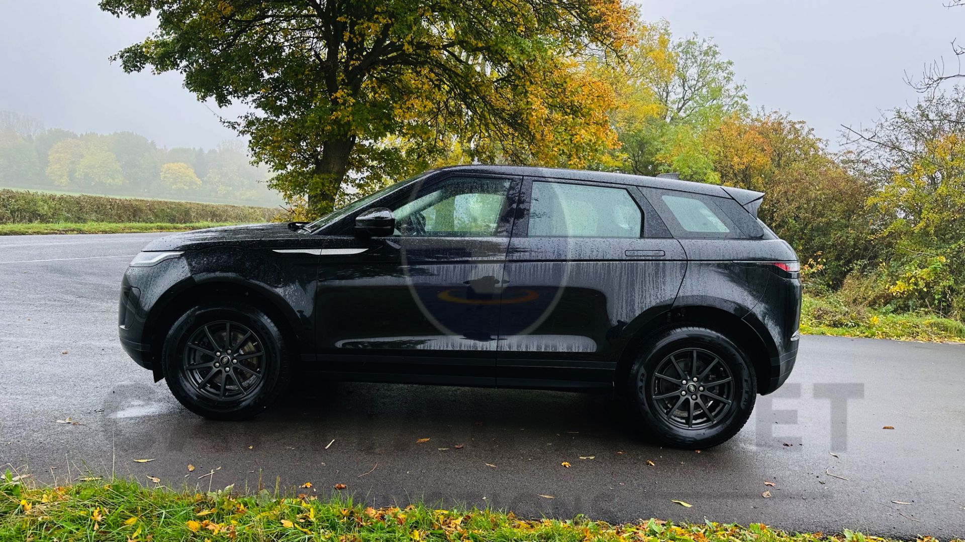 RANGE ROVER EVOQUE SUV (2020 -NEW MODEL) 2.0 DIESEL - EURO 6 (1 OWNER) *HUGE SPEC* ONLY 10,000 MILES - Image 8 of 50