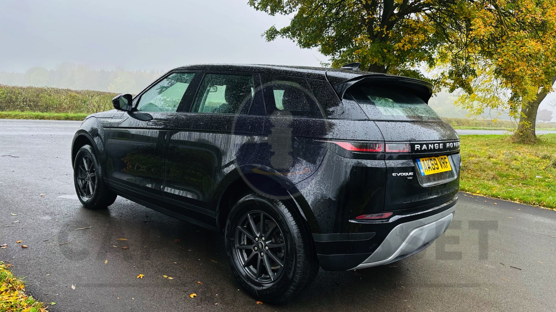 RANGE ROVER EVOQUE SUV (2020 -NEW MODEL) 2.0 DIESEL - EURO 6 (1 OWNER) *HUGE SPEC* ONLY 10,000 MILES - Image 10 of 50