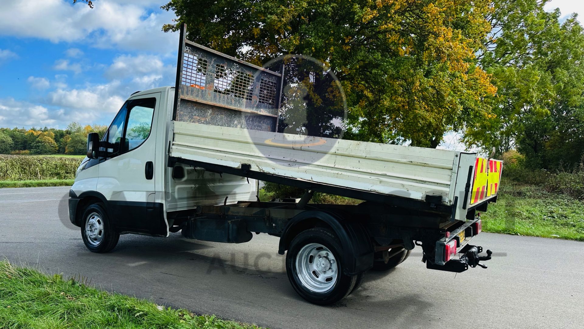 (On Sale) IVECO DAILY 35C13 *SINGLE CAB - TIPPER TRUCK* (2016 MODEL) 2.3 DIESEL - 6 SPEED (3500 KG) - Image 9 of 36