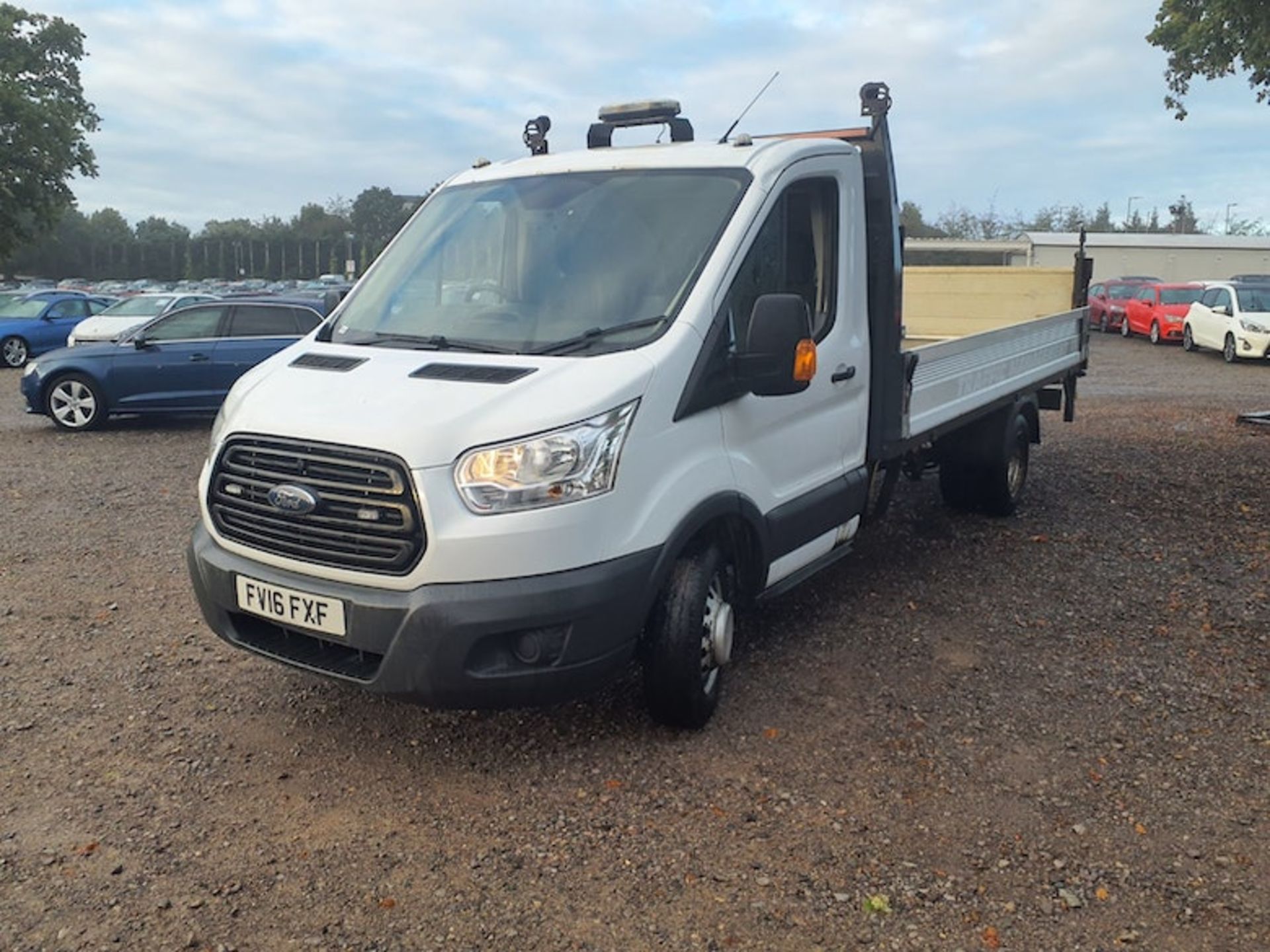 FORD TRANSIT 125 T350 *LWB - DROPSIDE TRUCK* (2016) 2.2 TDCI - 6 SPEED *ELEC TAIL-LIFT* (3500 KG) - Image 2 of 5