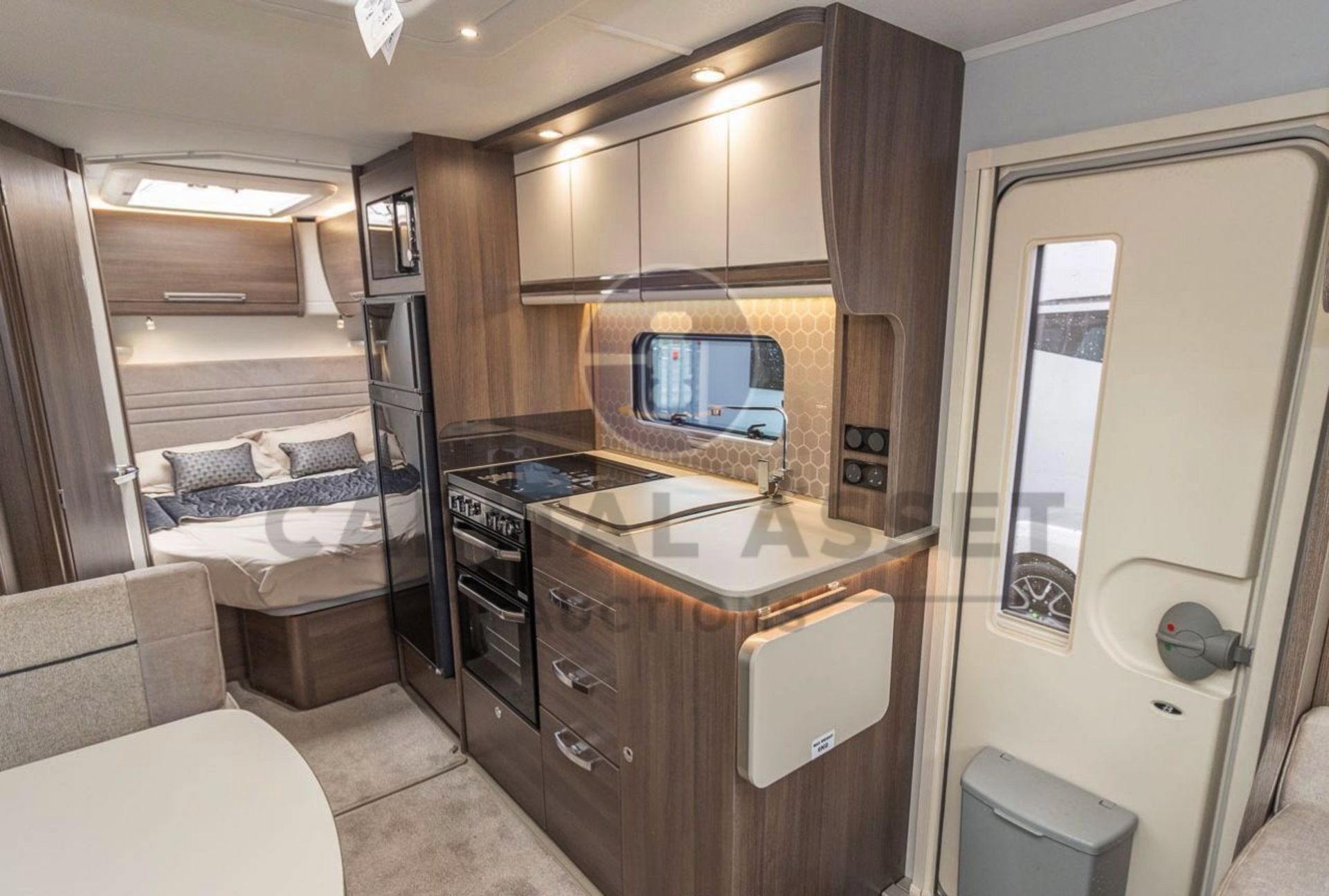 BUCCANEER ARUBA *6 BERTH LUXURY TOURING CARAVAN* (2022 - UNUSED) FIXED END BEDROOM *ULTIMATE SPEC* - Image 21 of 24