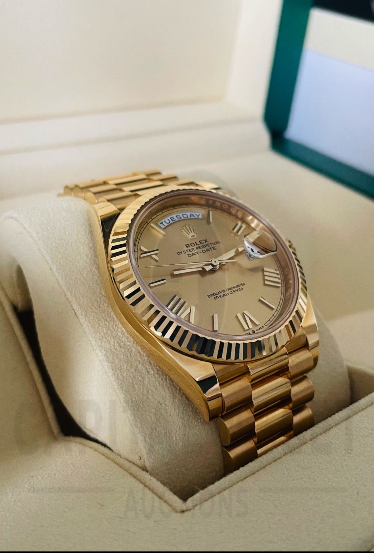 (On Sale) ROLEX DAY-DATE 40MM *18CT GOLD - ROMAN DIAL* (2022) *GENUINE TIMEPIECE* (BEAT THE WAIT)